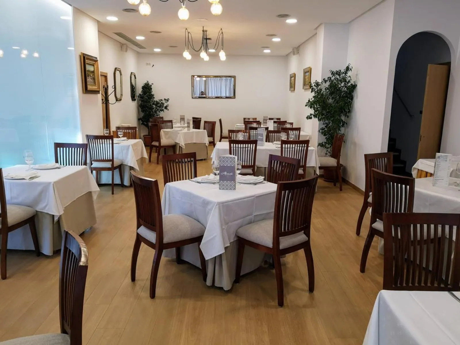 Restaurant/places to eat in Hotel Abadi