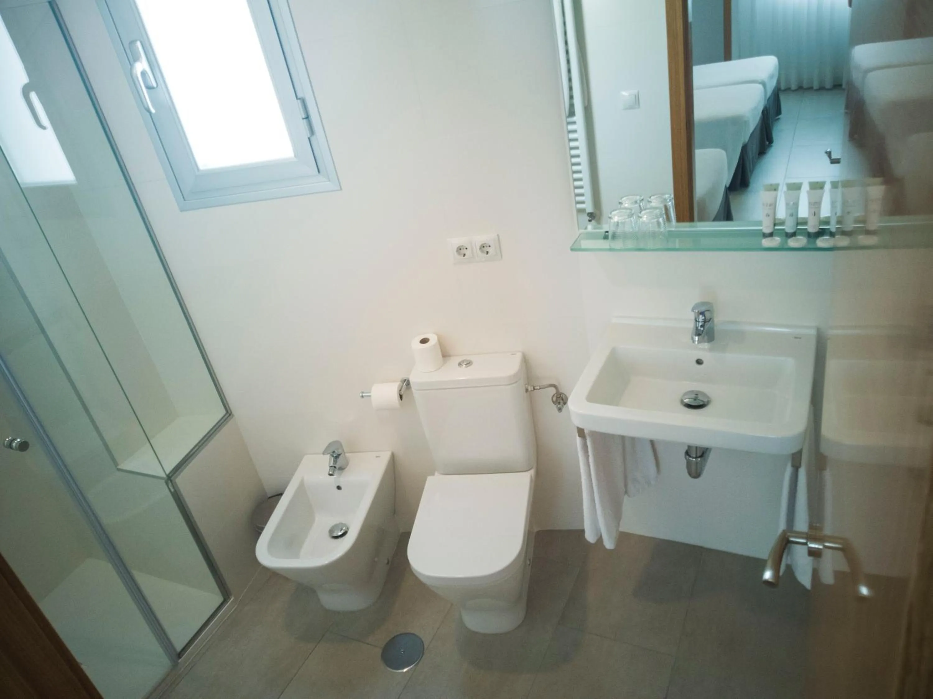 Shower in Hotel Abadi