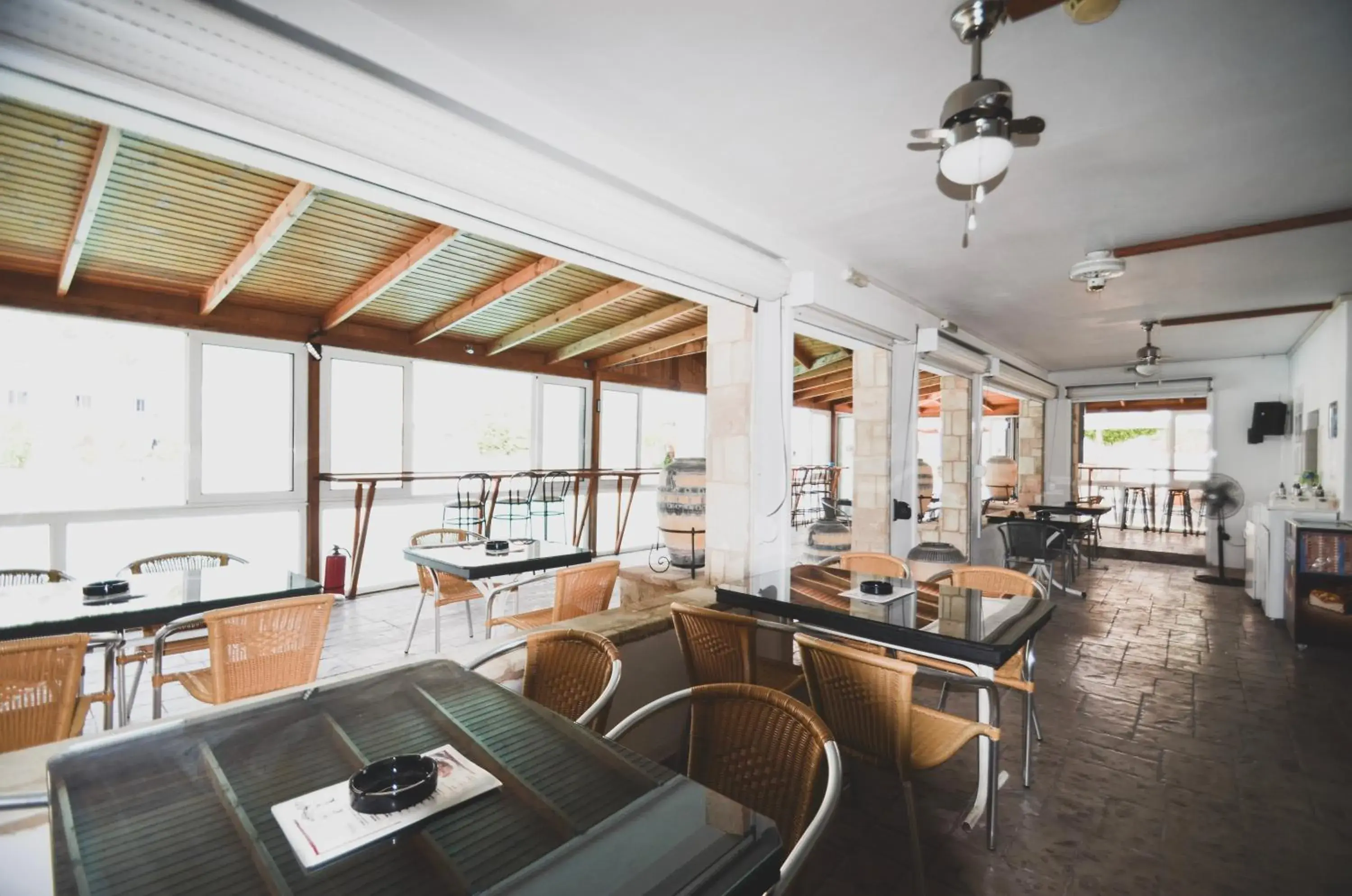 Restaurant/places to eat in Coliseum Studios & Apartments Restaurant/places to eat in Coliseum Studios & Apartments