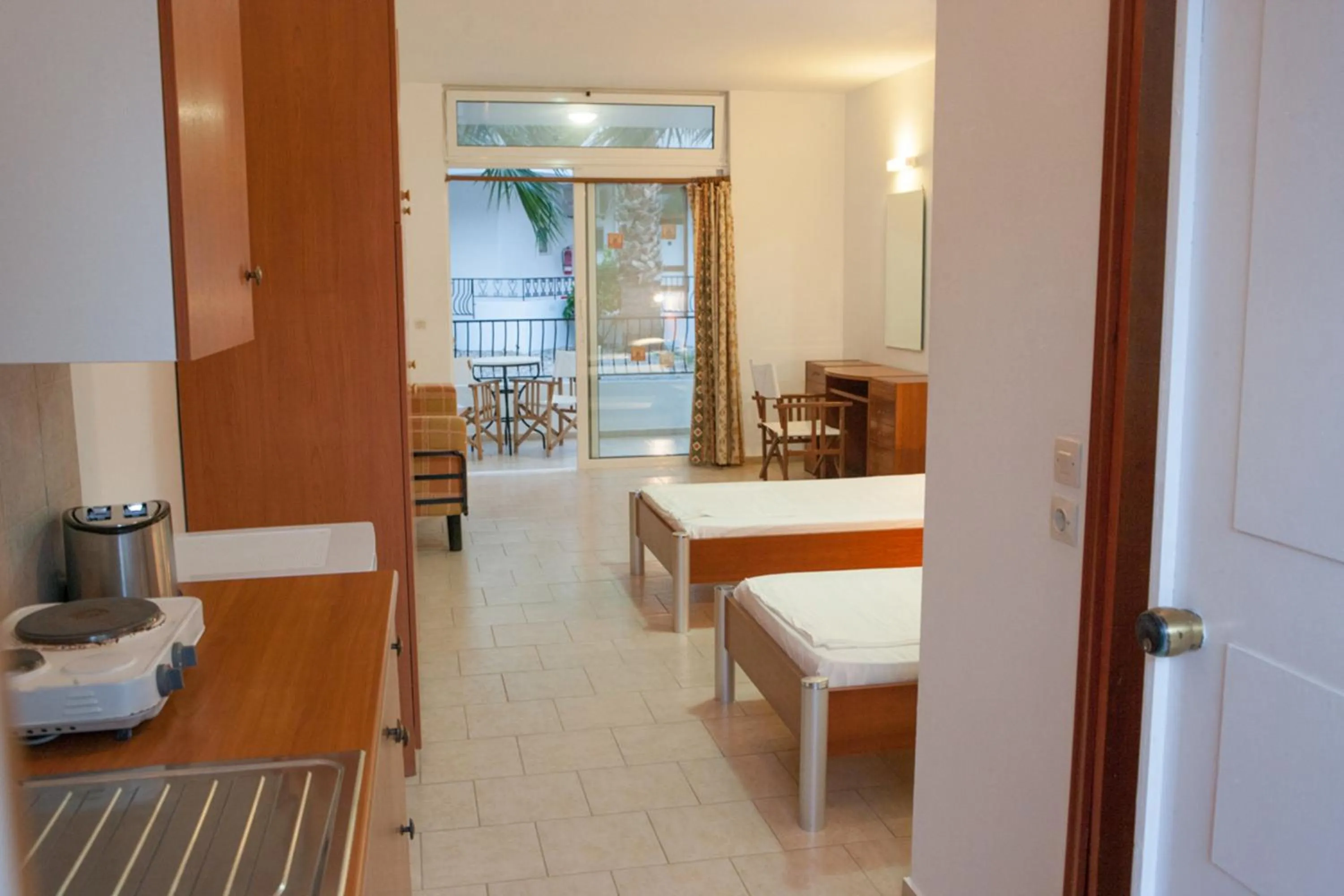 Photo of the whole room in Coliseum Studios & Apartments