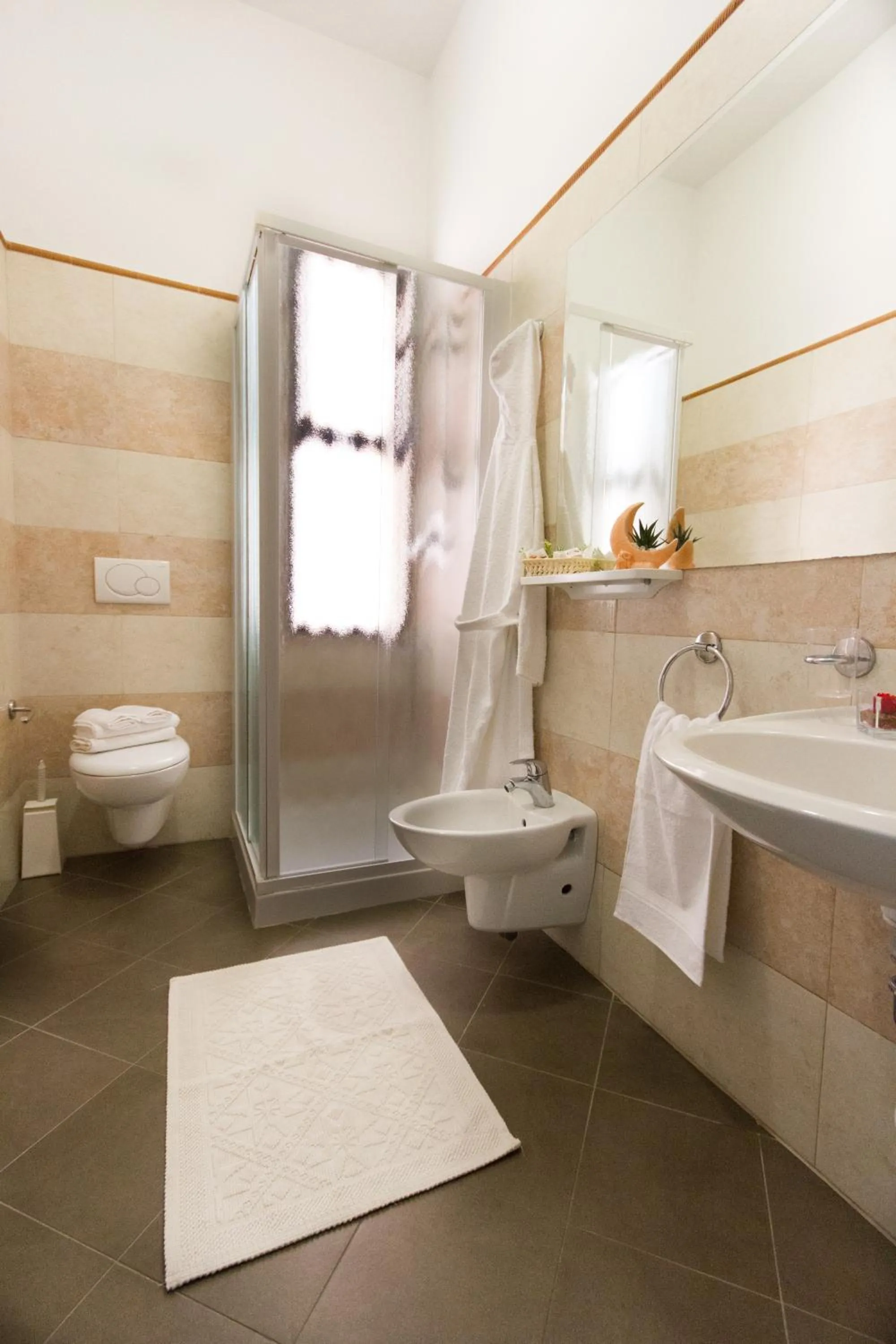 Shower in Hotel Augustus