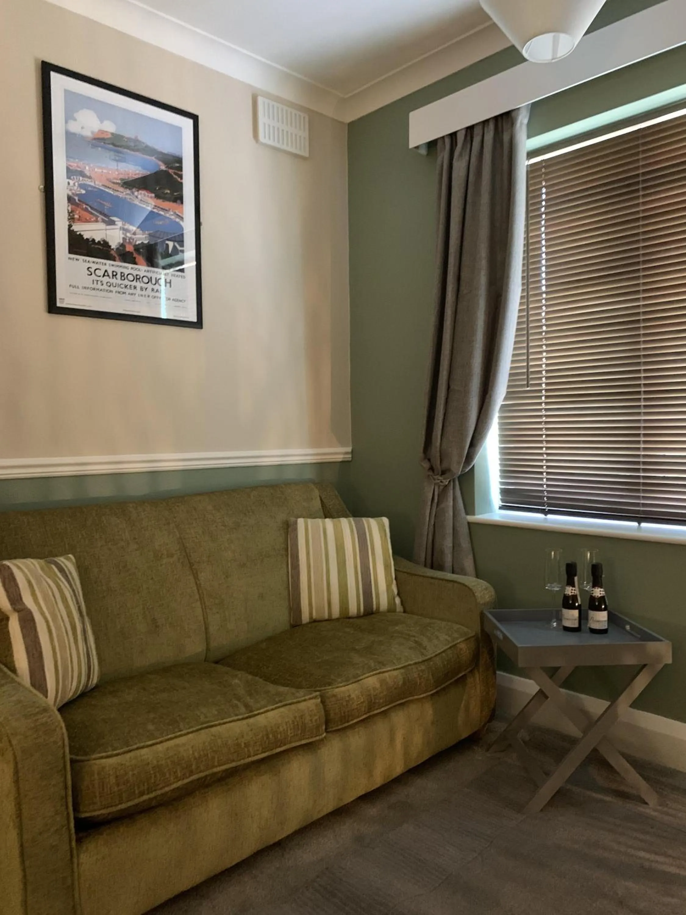 Bedroom in The Headlands Hotel