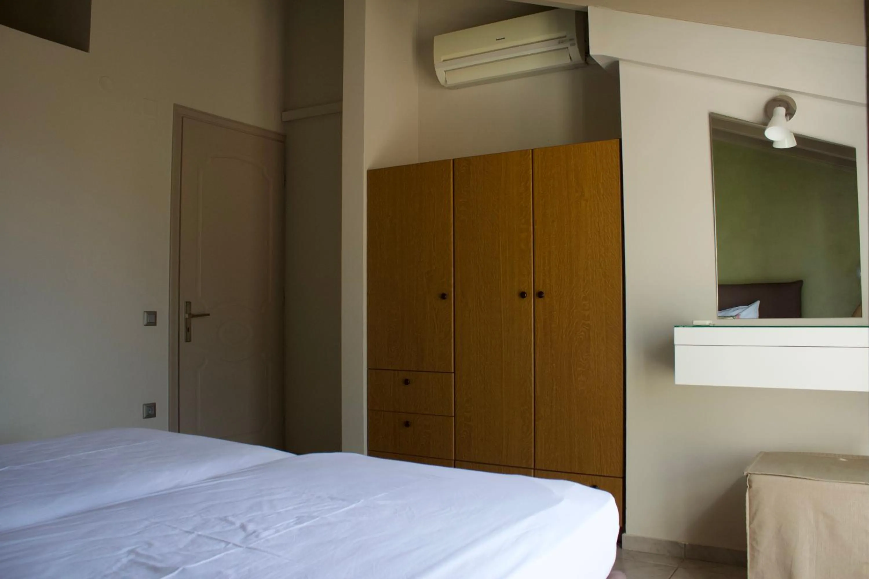 Bedroom, Bed in Notos Luxury Studios