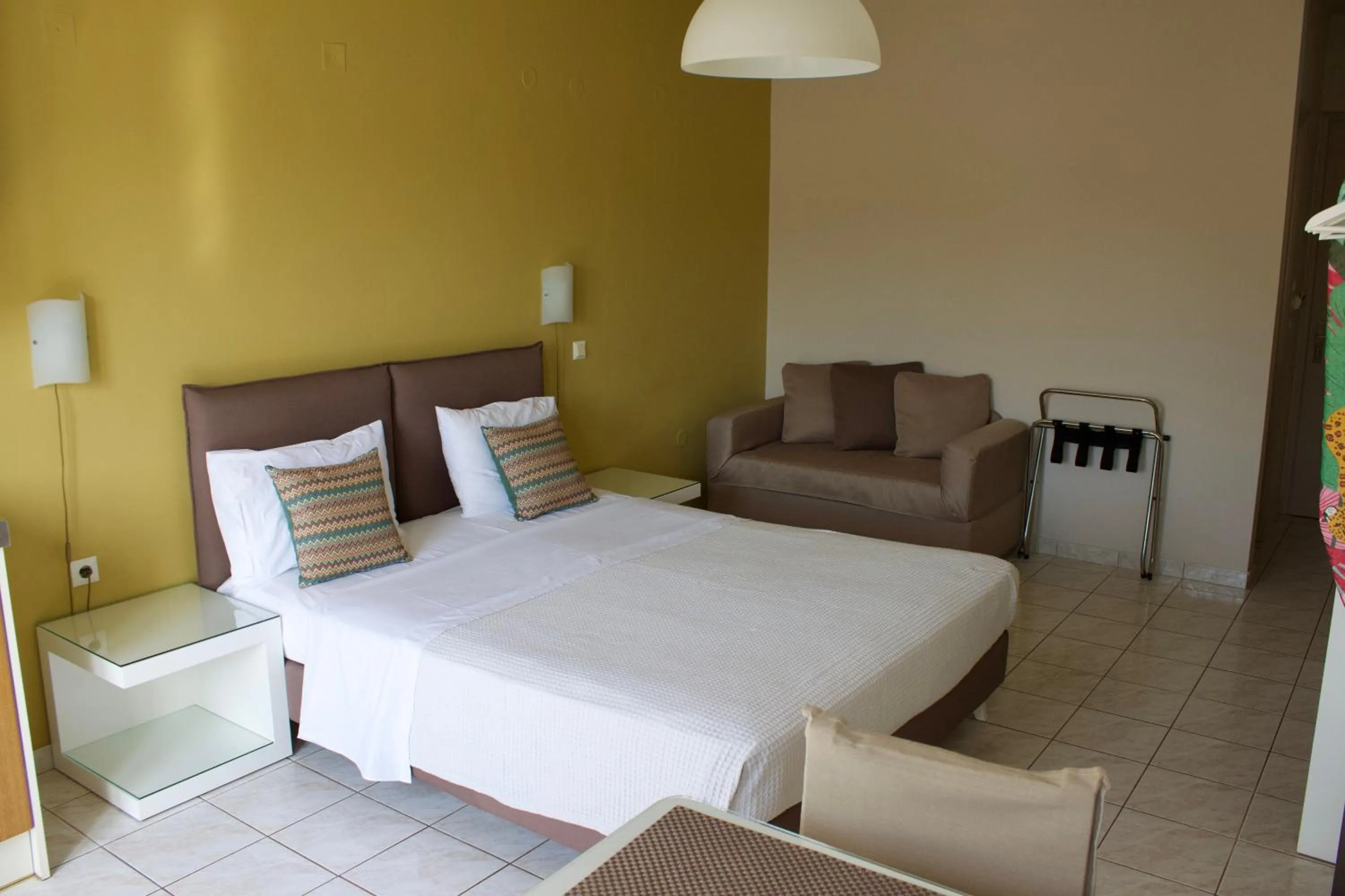 Photo of the whole room, Bed in Notos Luxury Studios