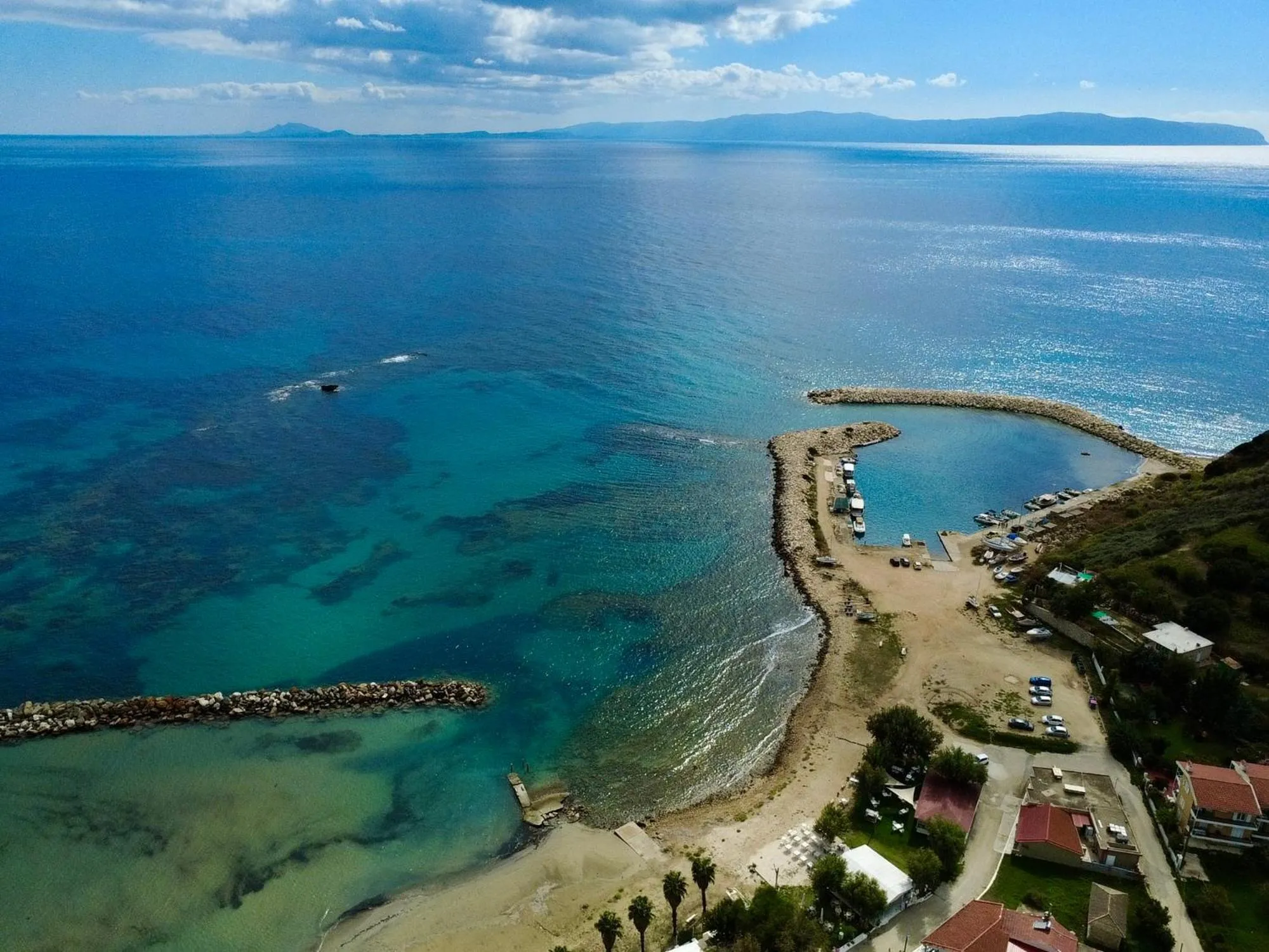 Area and facilities in Notos Luxury Studios