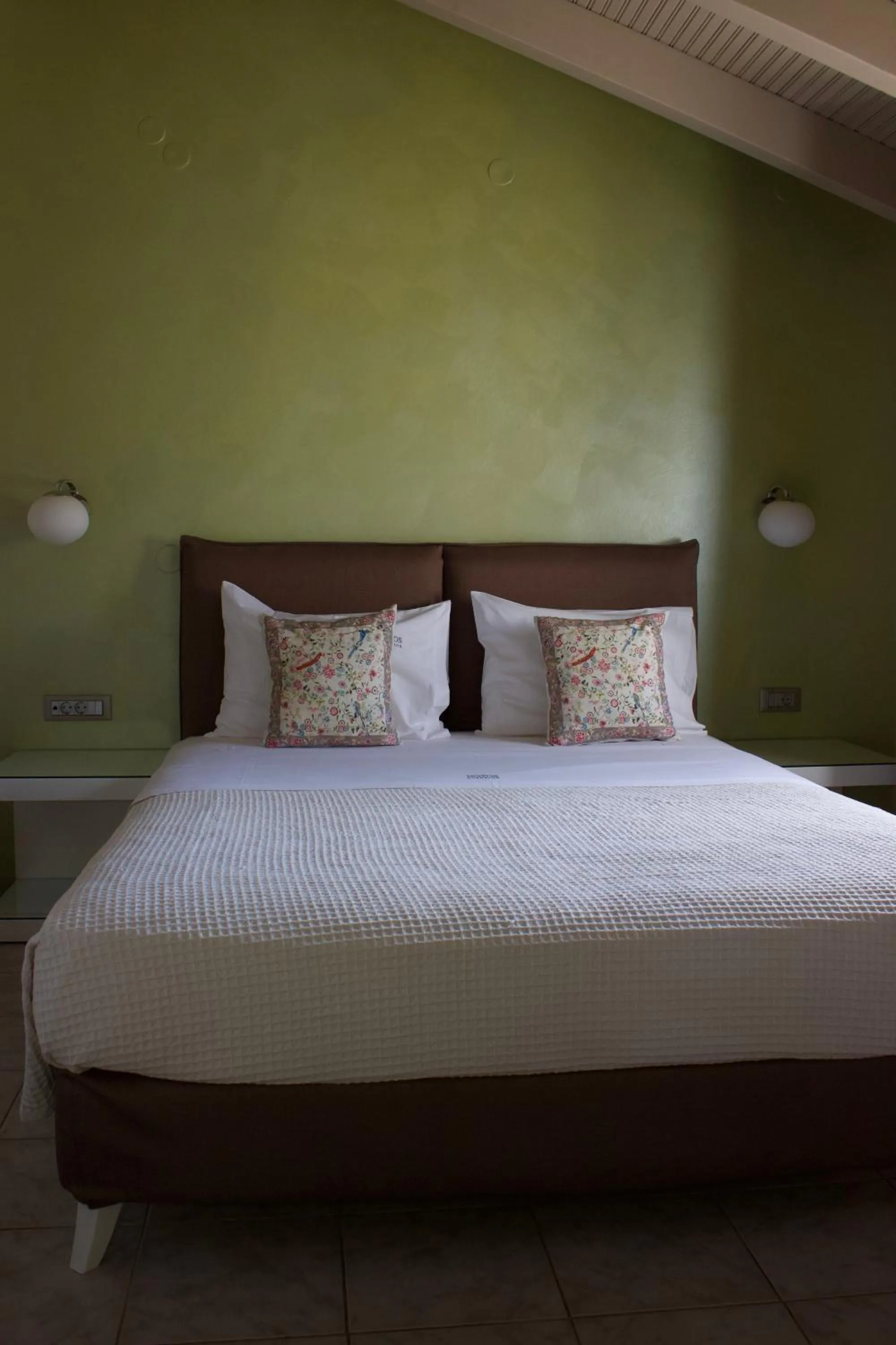 Bed in Notos Luxury Studios