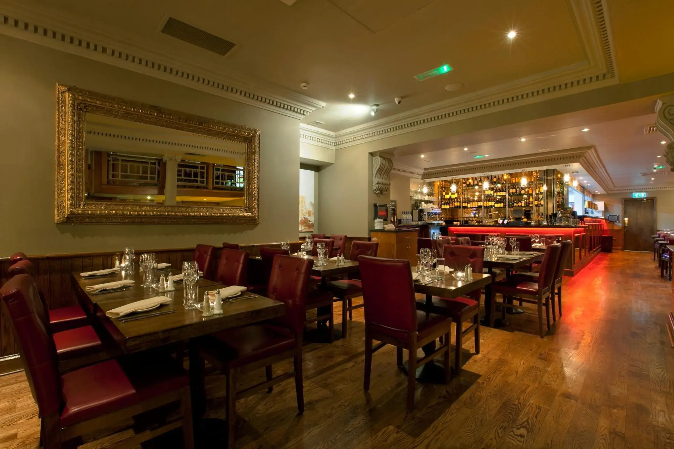 Restaurant/Places to Eat in Harcourt Hotel