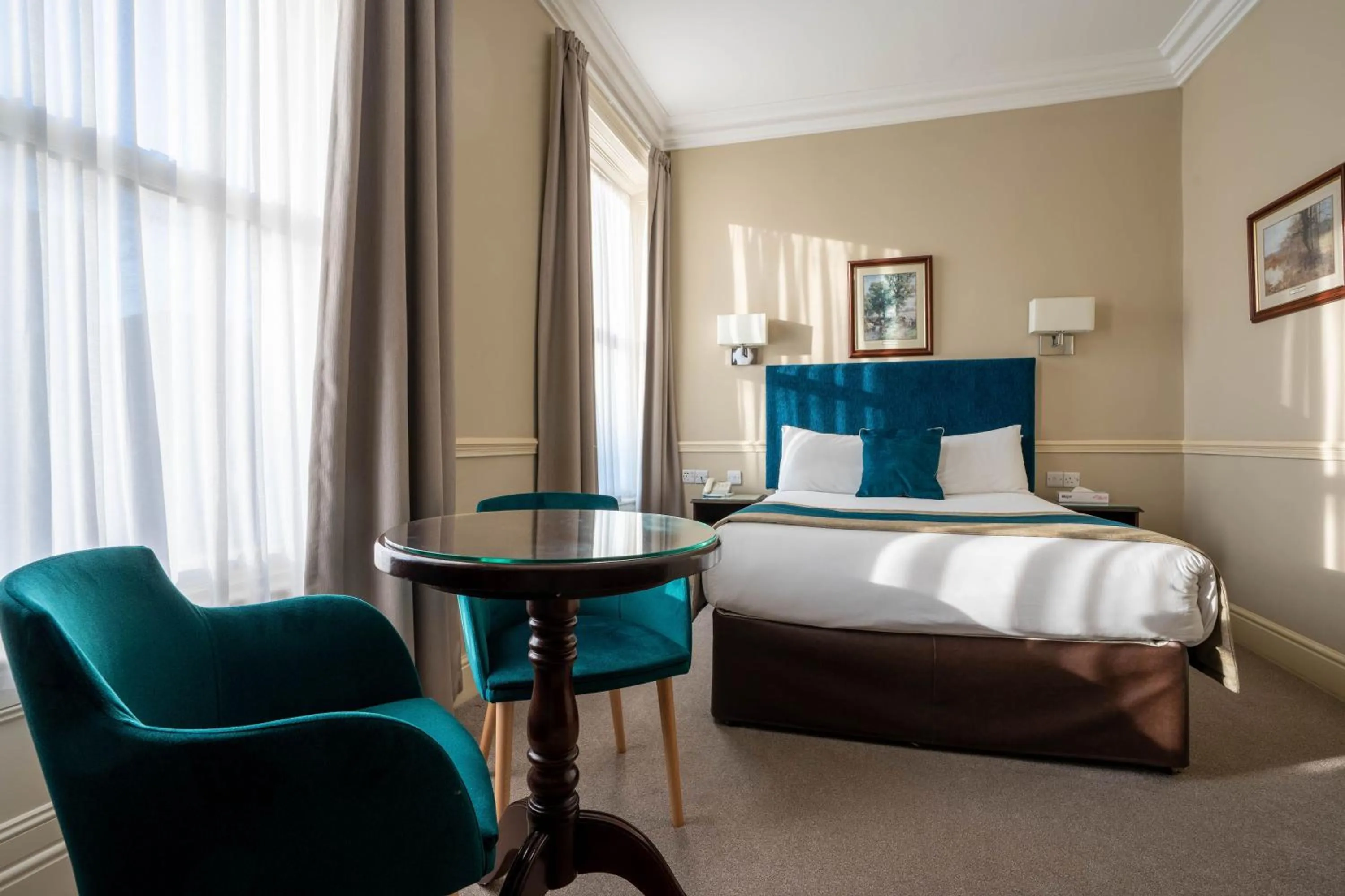 Bed in Harcourt Hotel