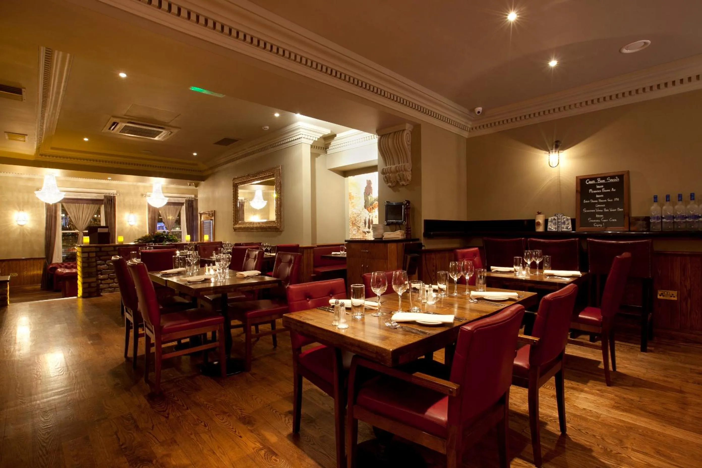 Restaurant/places to eat in Harcourt Hotel