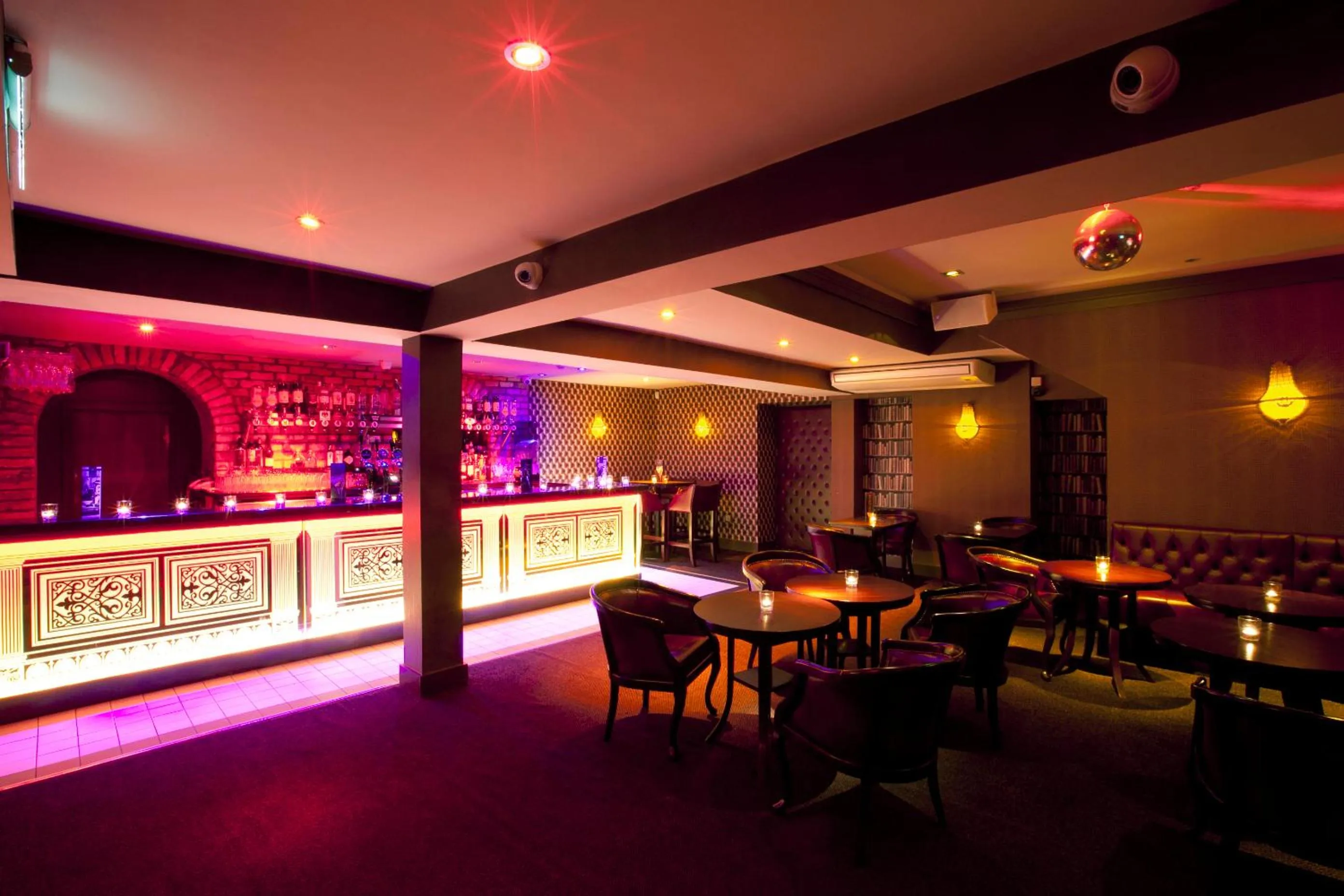 Lounge or bar in Harcourt Hotel