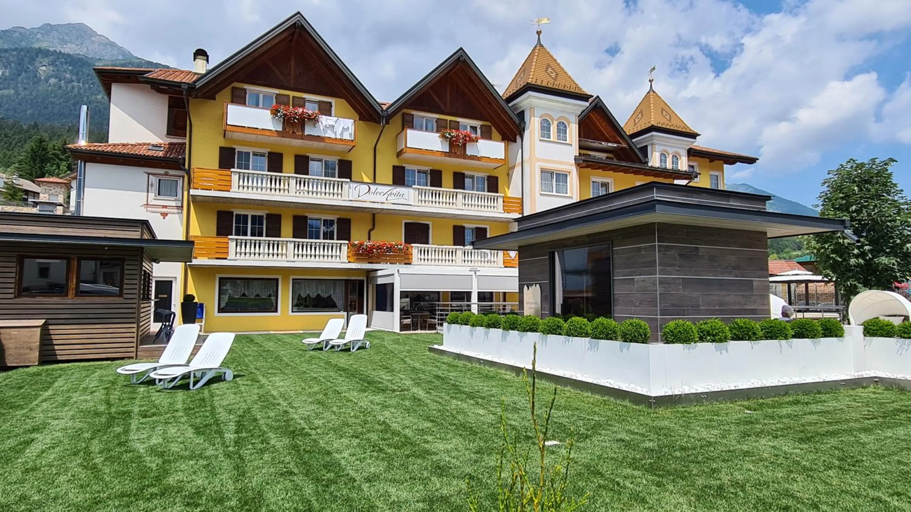 Property building in Dolce Avita Hotel Spa & Resort
