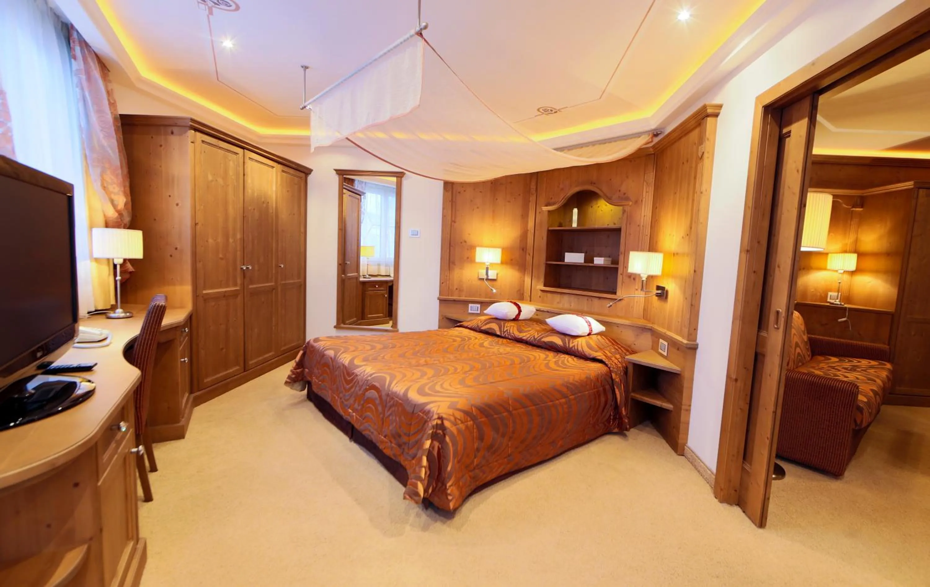 Photo of the whole room, Bed in Dolce Avita Hotel Spa & Resort