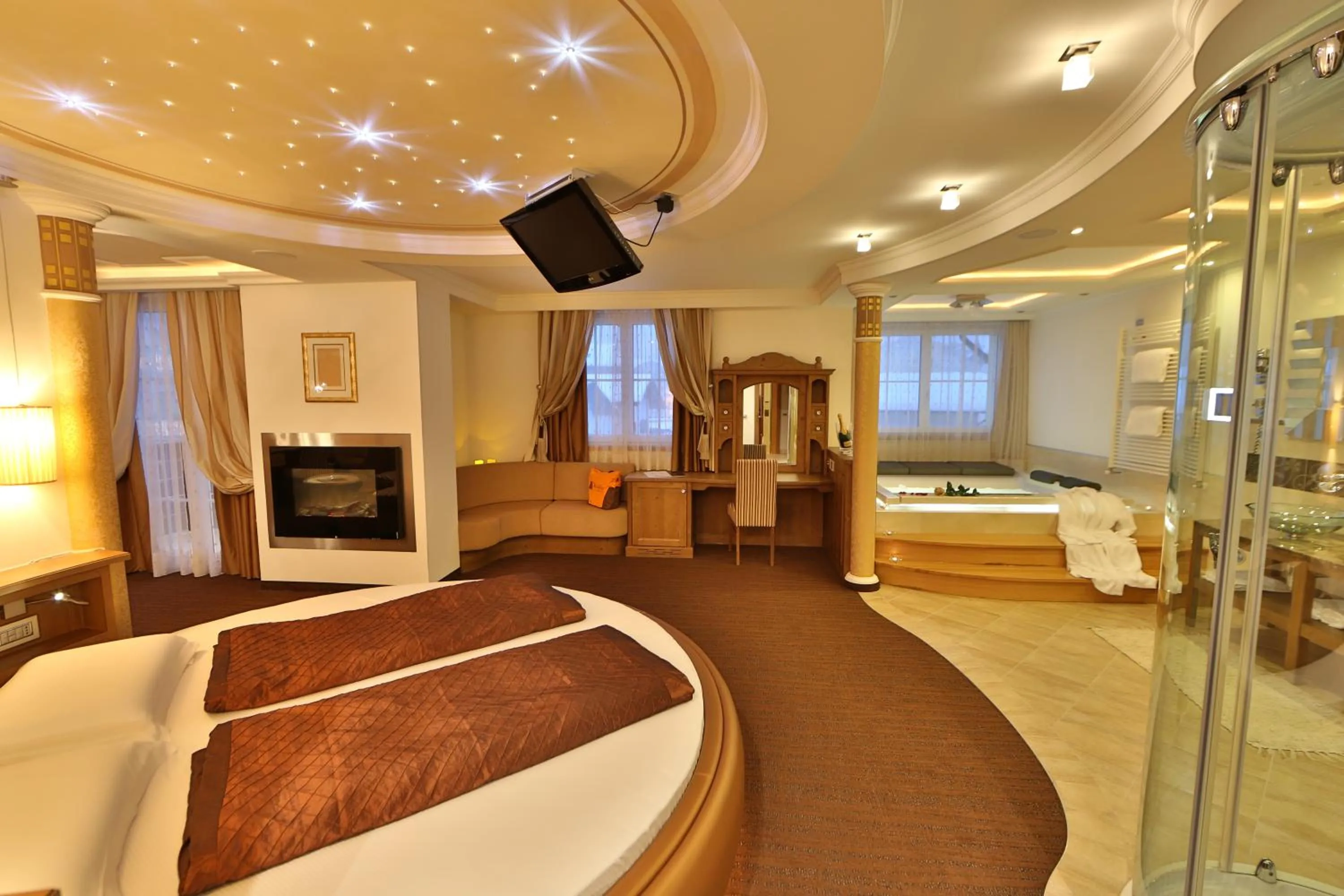 Photo of the whole room, Bed in Dolce Avita Hotel Spa & Resort