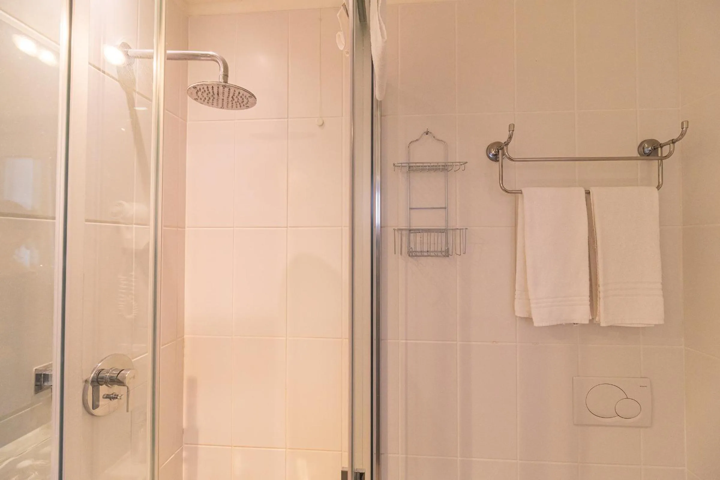 Shower in Hotel Speranza