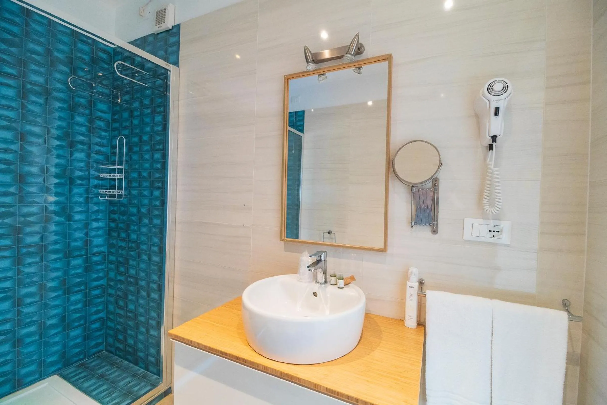 Shower in Hotel Speranza