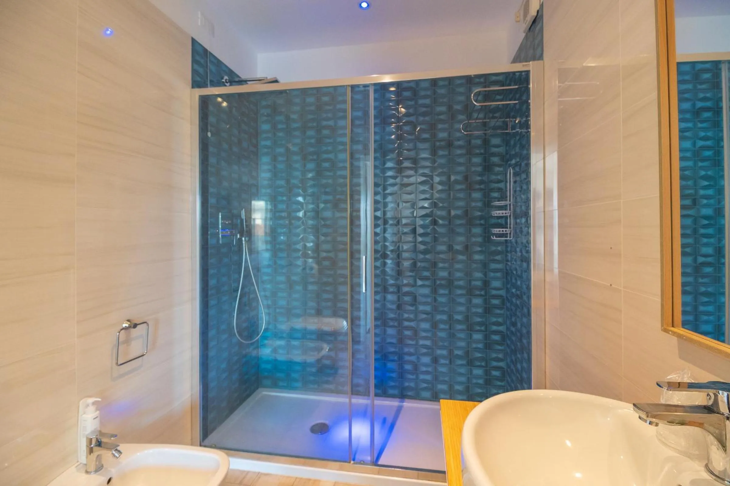 Shower in Hotel Speranza