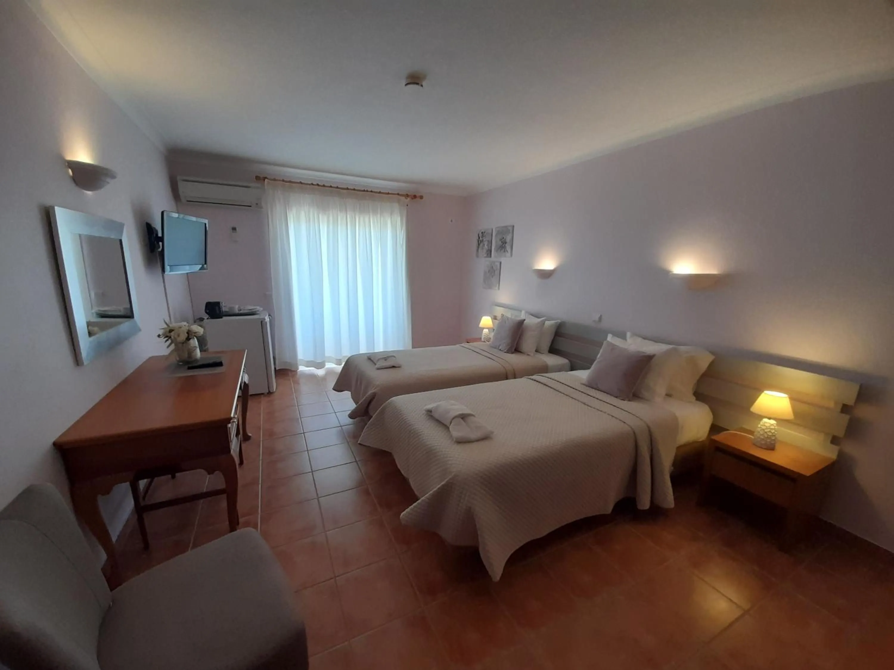 Bedroom, Bed in Aurora Sol
