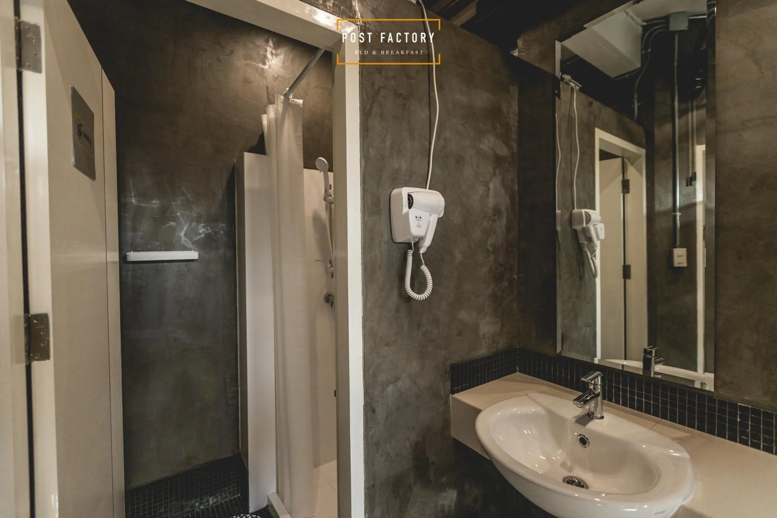 Bathroom in Post Factory Bed & Breakfast