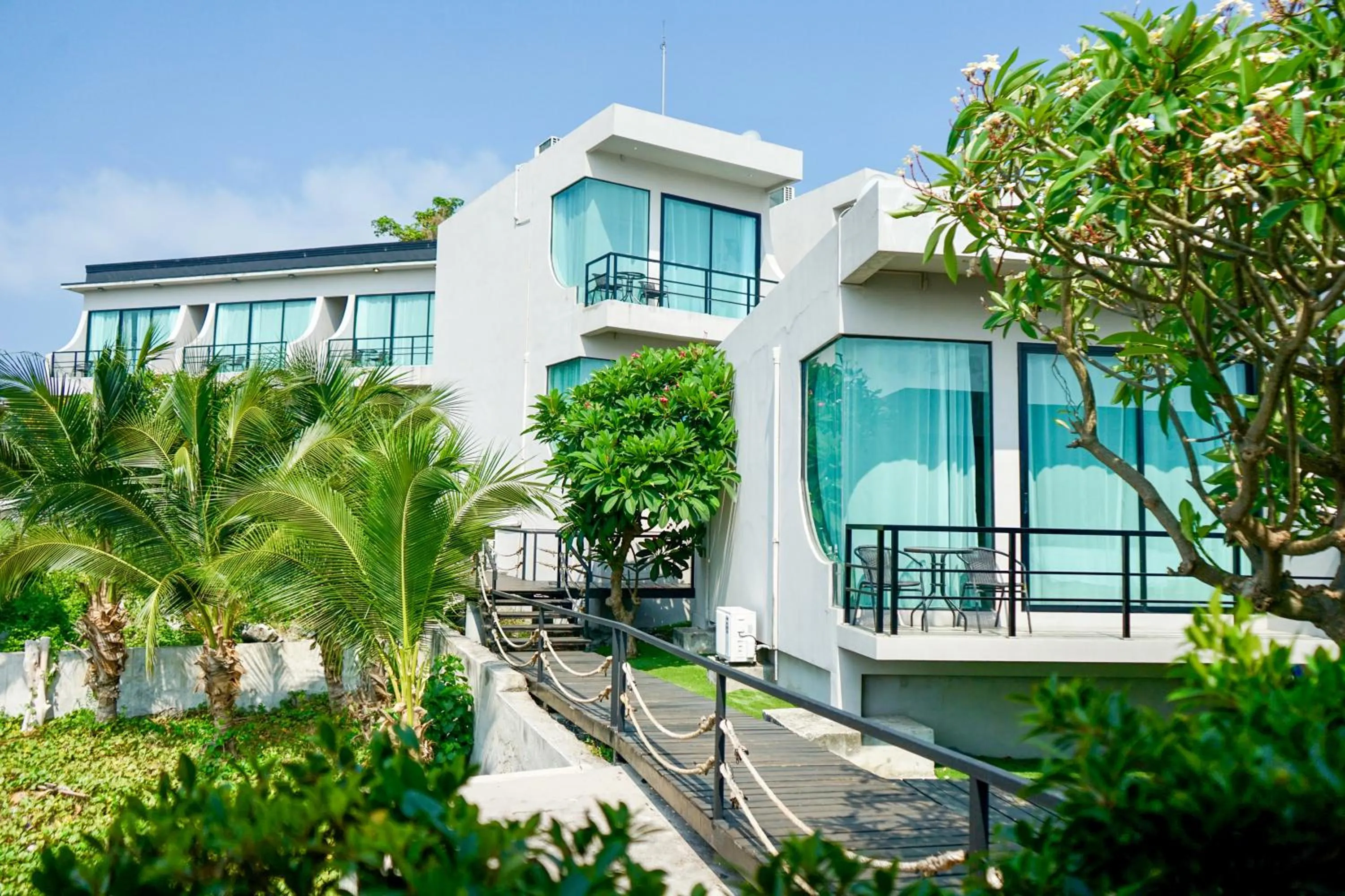 Property building in De' Anchor