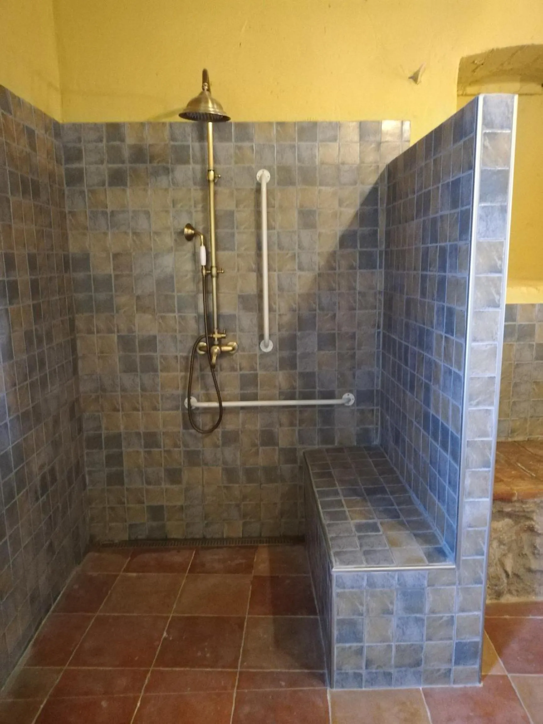 Shower in Mas Del Llop Blanc - Dog friendly Hostal Rural - B&B
