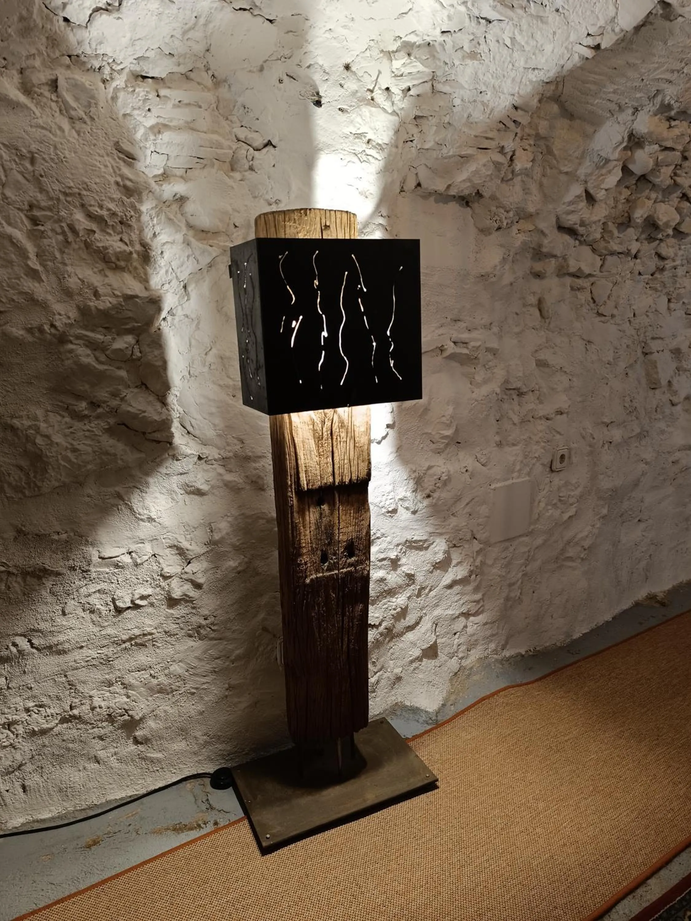 Decorative detail in Mas Del Llop Blanc - Dog friendly Hostal Rural - B&B