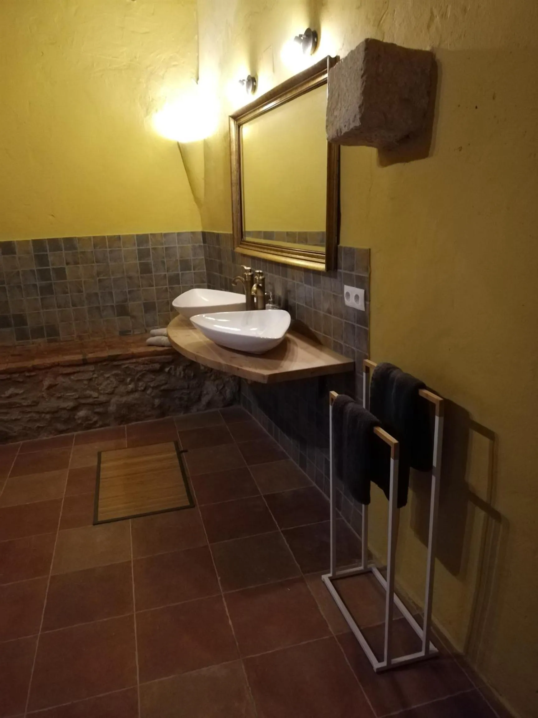 Bathroom in Mas Del Llop Blanc - Dog friendly Hostal Rural - B&B