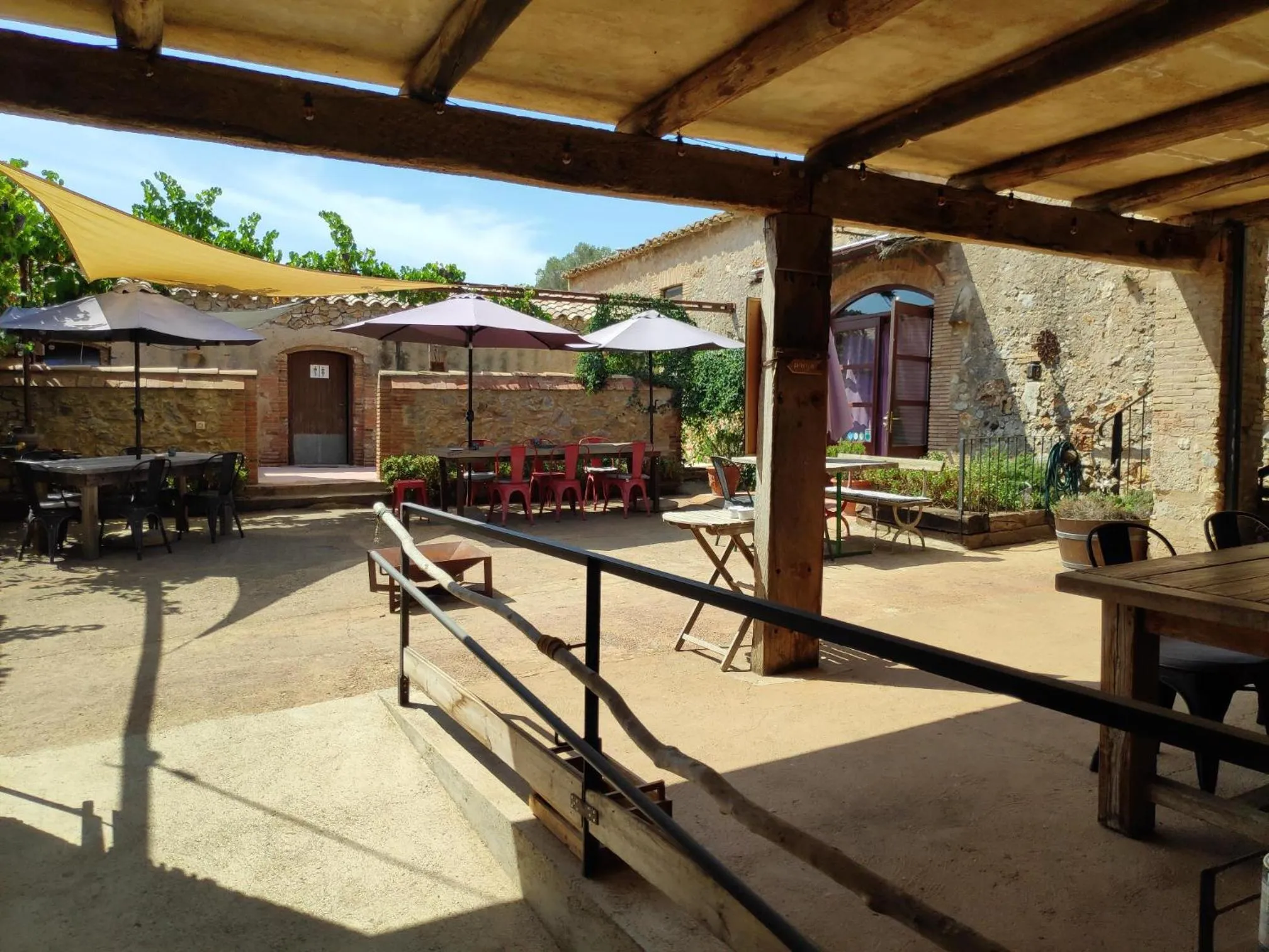 Balcony/Terrace in Mas Del Llop Blanc - Dog friendly Hostal Rural - B&B