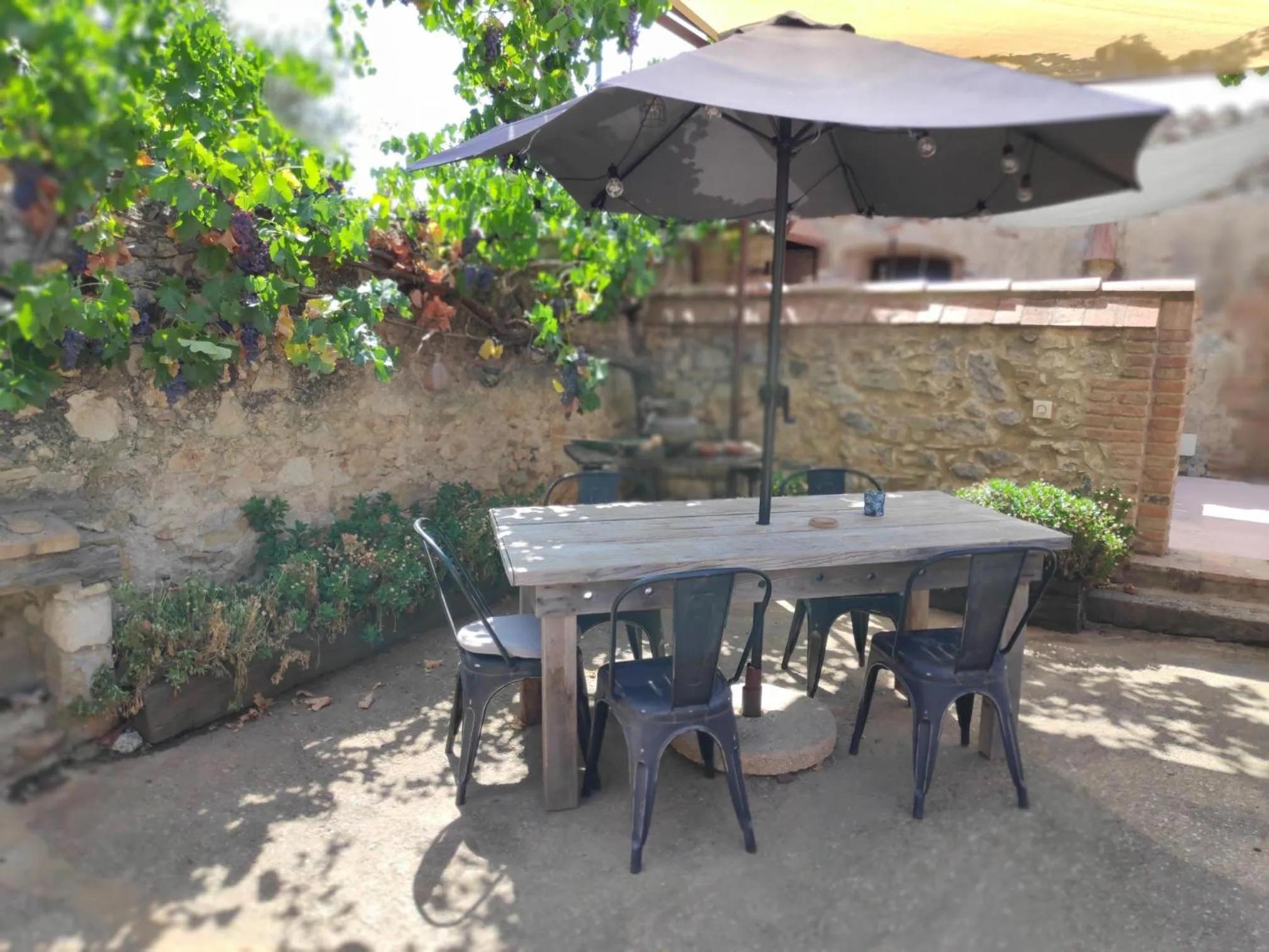 Balcony/Terrace in Mas Del Llop Blanc - Dog friendly Hostal Rural - B&B
