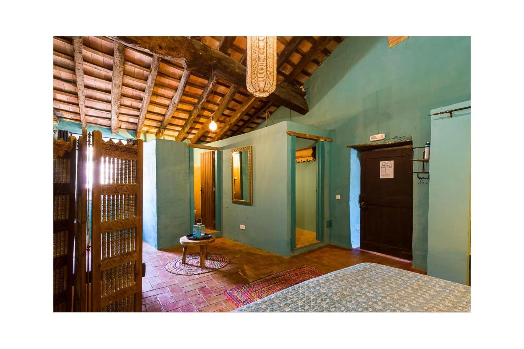 Toilet, Bed in Mas Del Llop Blanc - Dog friendly Hostal Rural - B&B