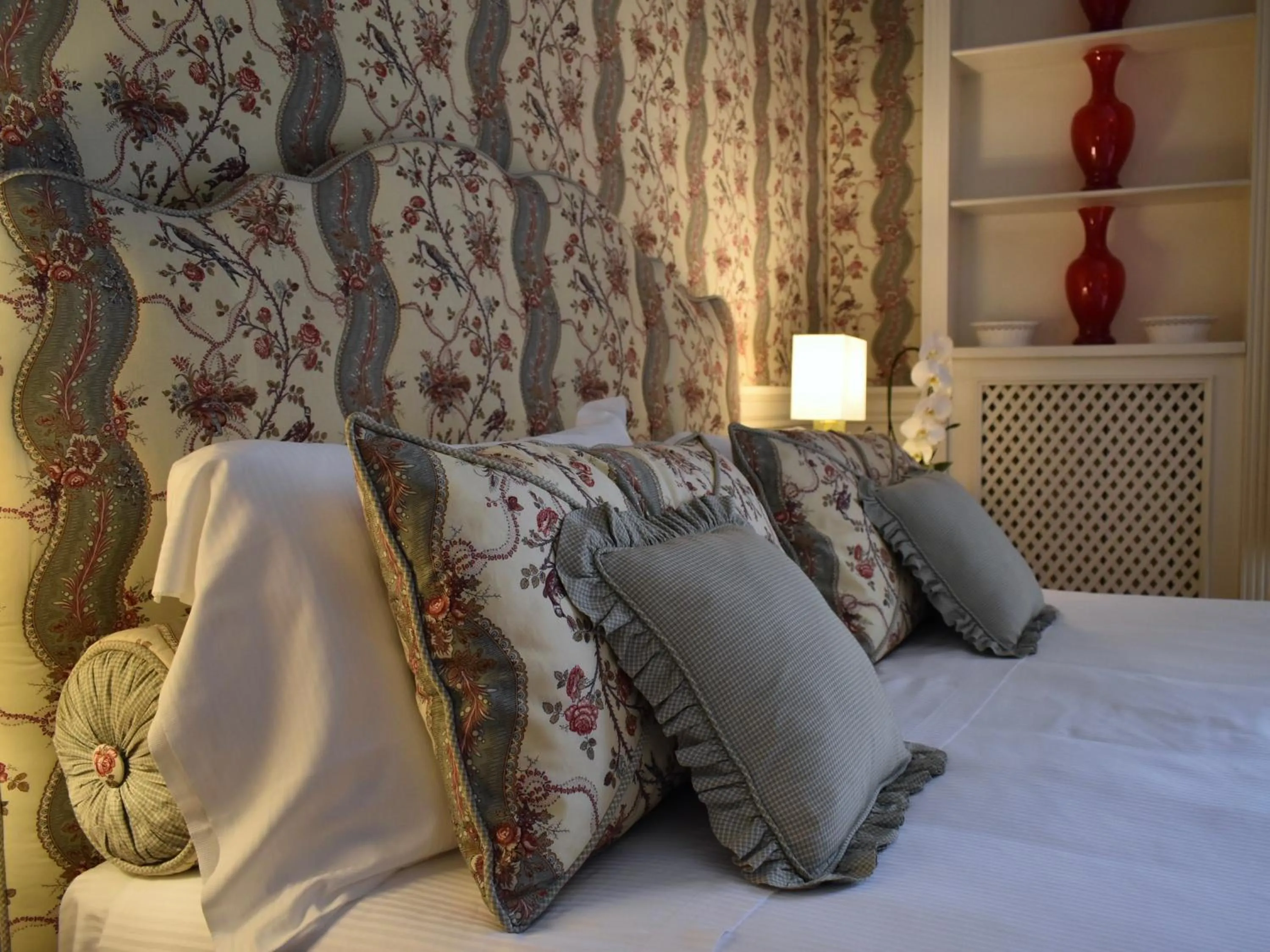 Decorative detail, Bed in Palazzina Mori - Luxury B&B