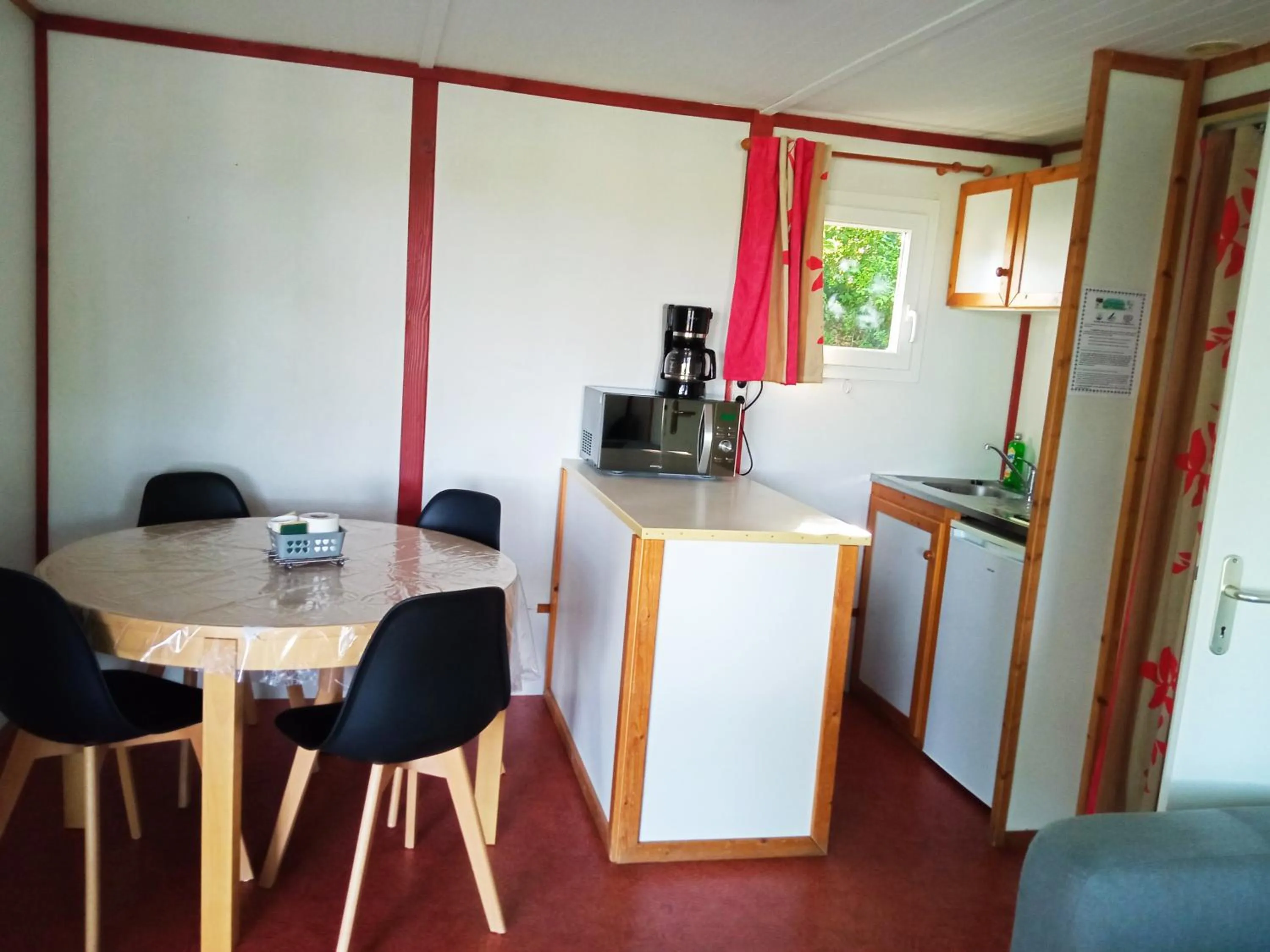 Dining area in Les Chalets d'Argentouleau