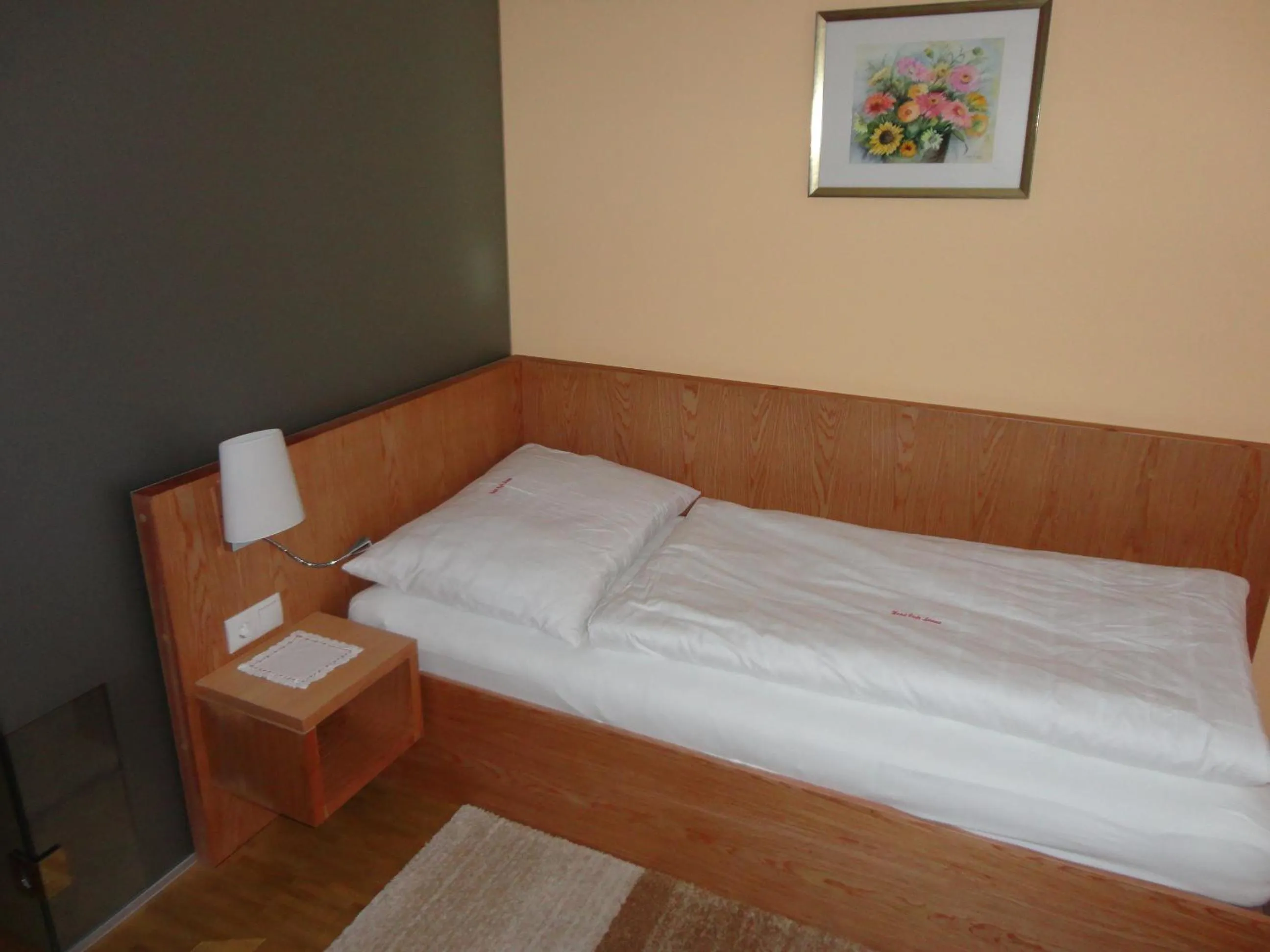 Bed in Hotel Cafe Lorenz