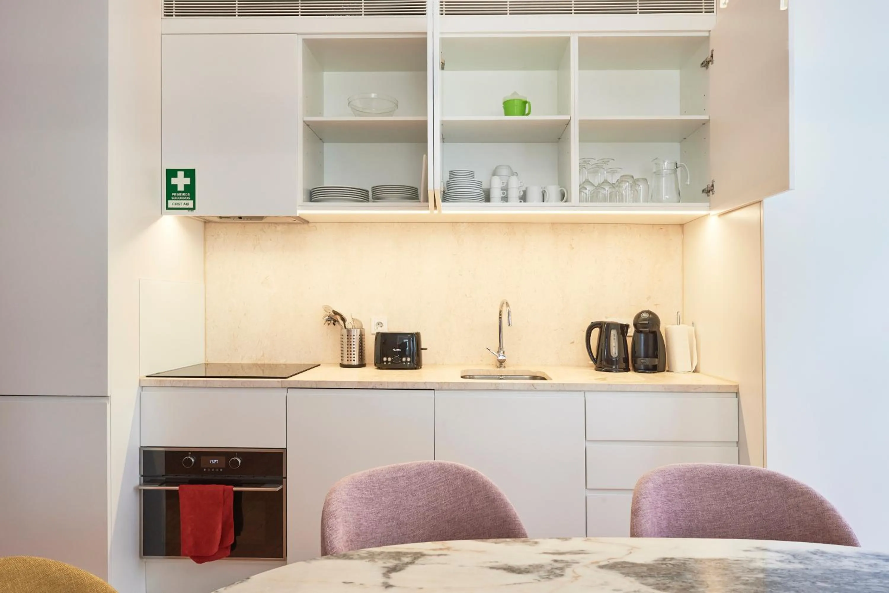 Kitchen or kitchenette in Ouro Grand by Level Residences