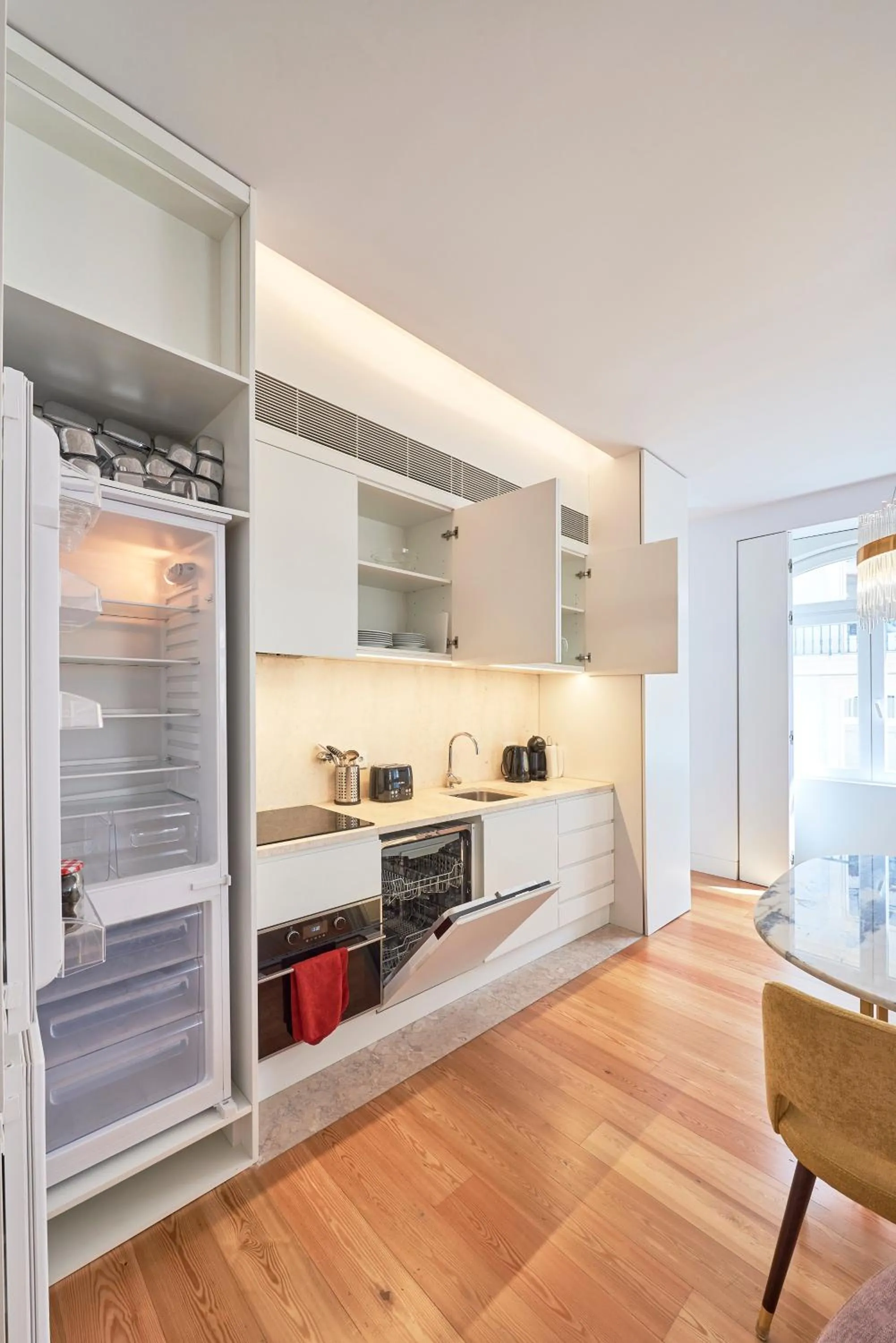 Kitchen or kitchenette in Ouro Grand by Level Residences