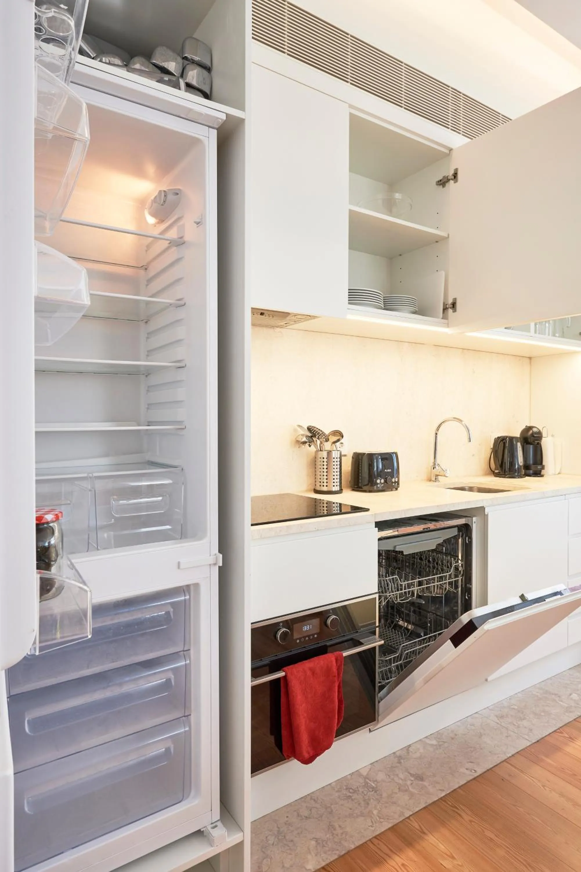 Kitchen or kitchenette in Ouro Grand by Level Residences