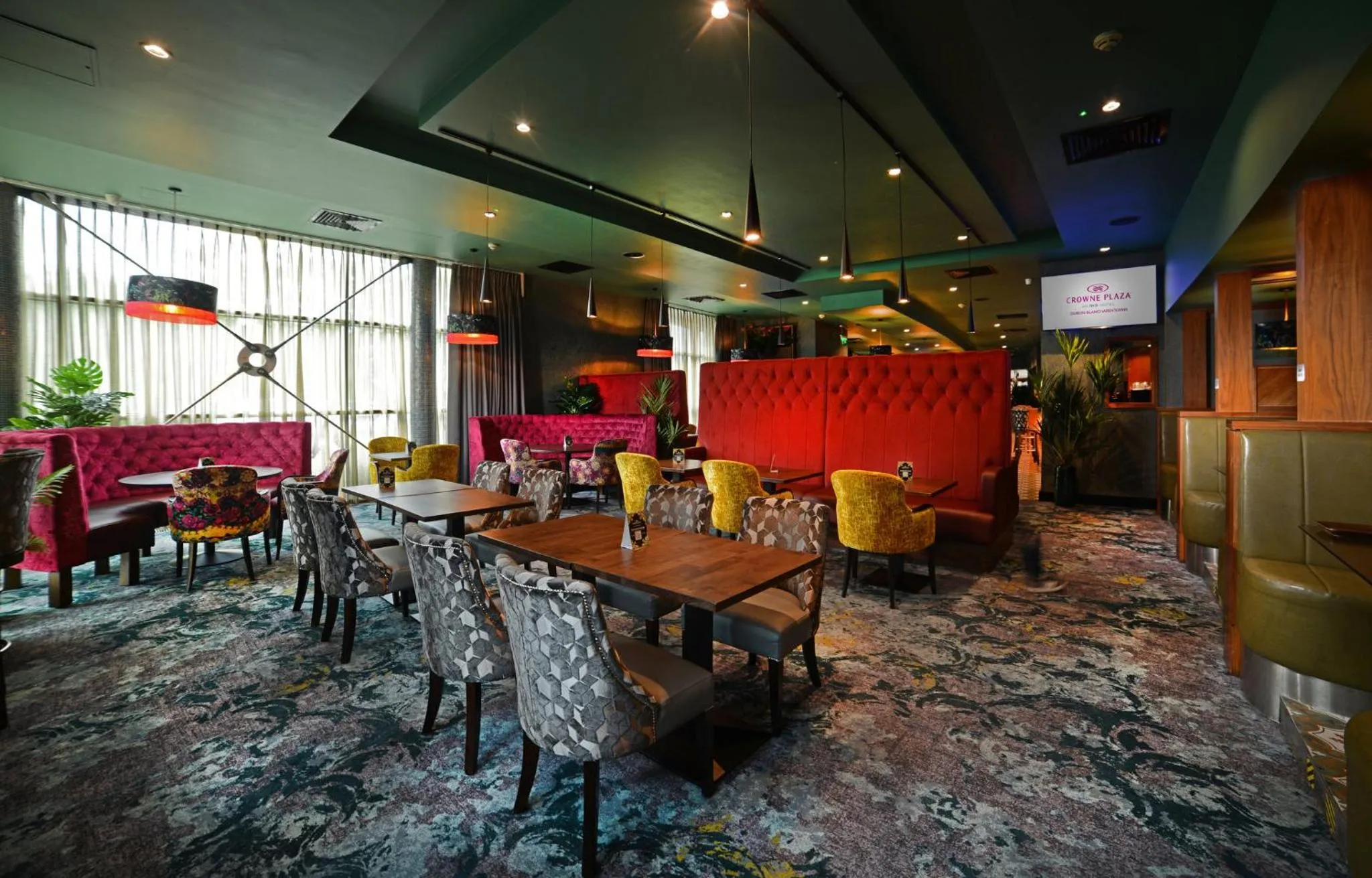 Lounge or bar in Crowne Plaza Dublin Blanchardstown by IHG