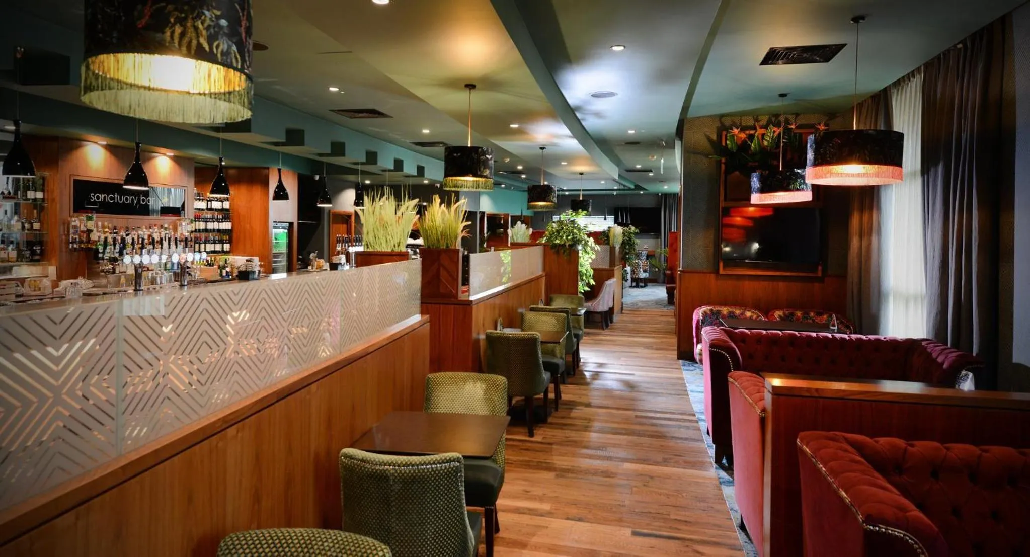 Lounge or bar in Crowne Plaza Dublin Blanchardstown by IHG