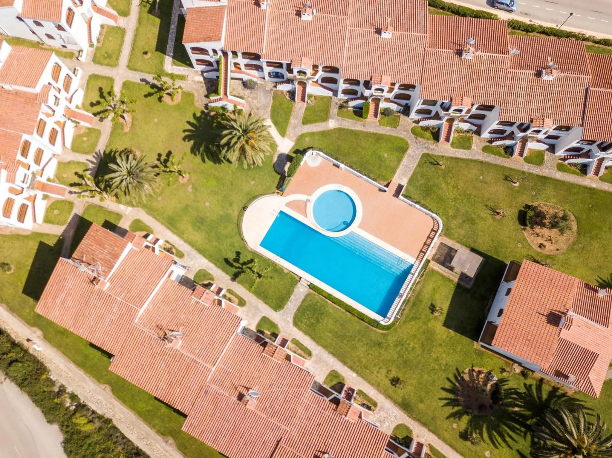 Swimming pool in Girasols Gardens Sup