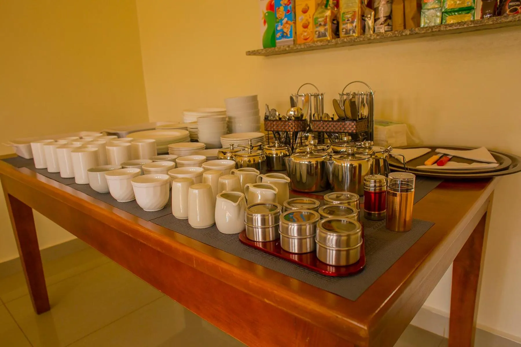 Restaurant/places to eat in MAMIKKI Hotel Apartments