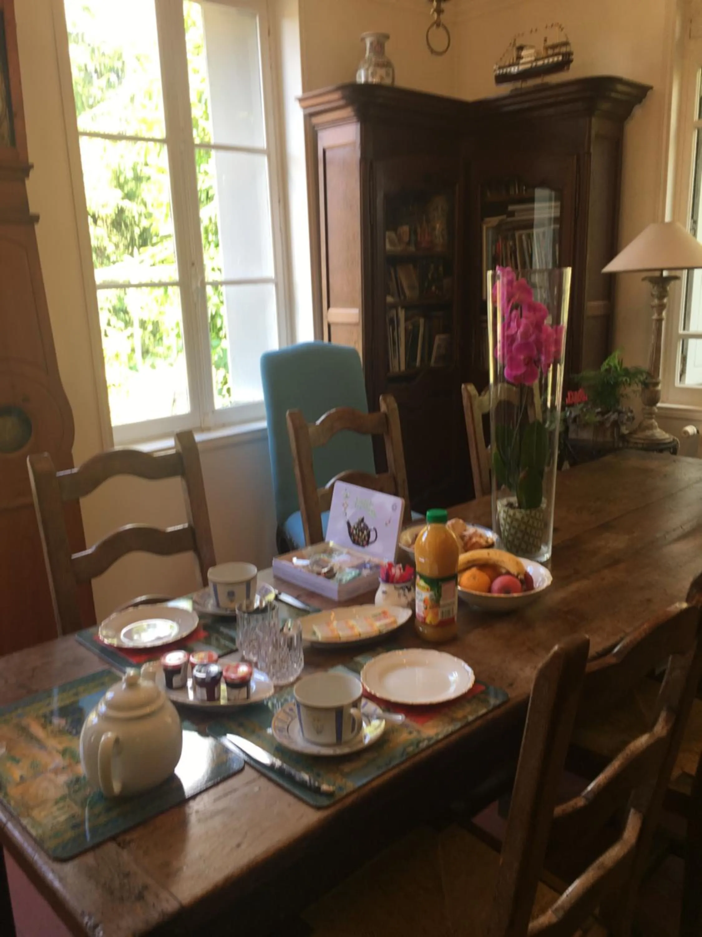 Breakfast in AU CHARME DES POMMIERS