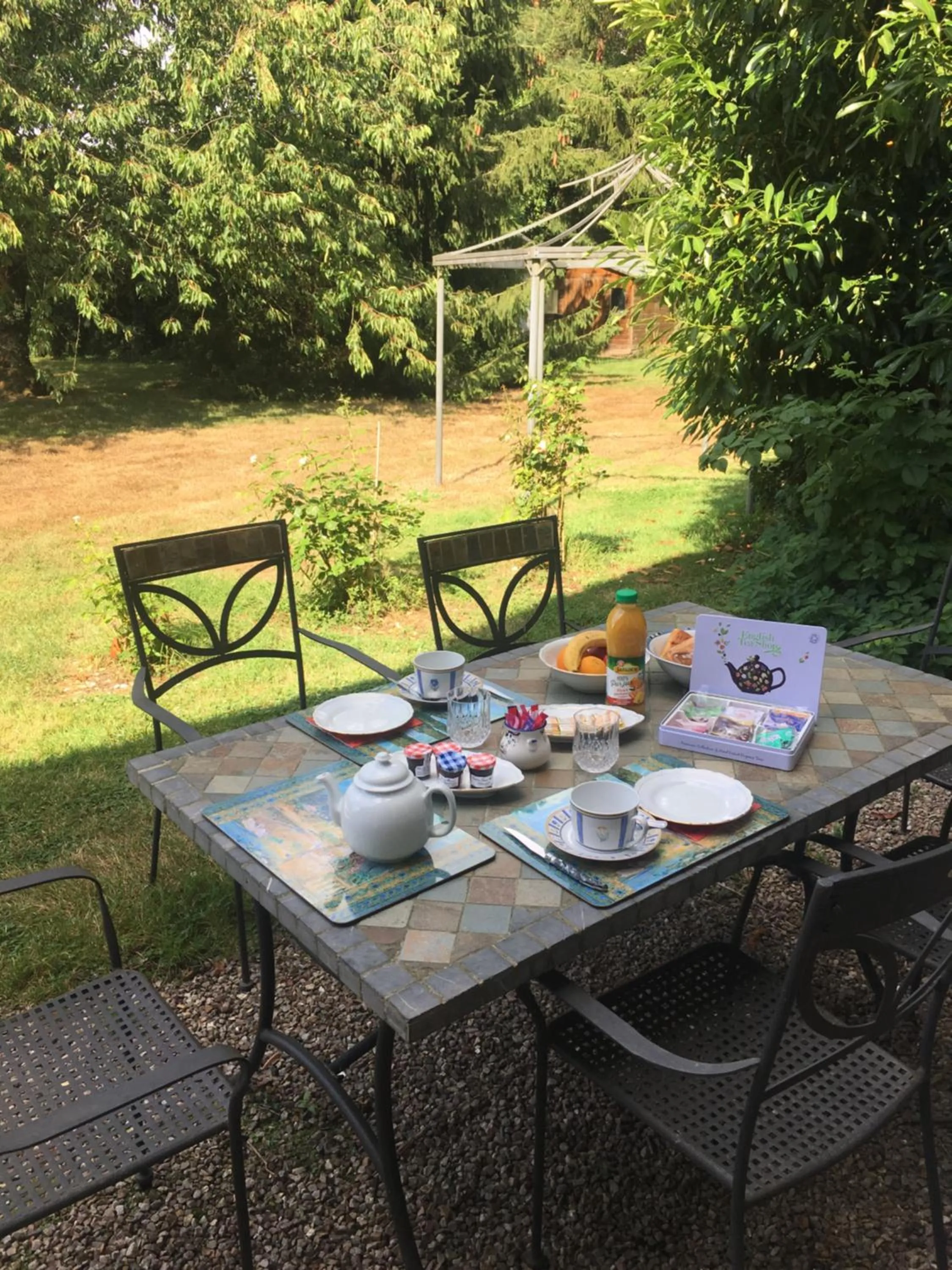 Garden in AU CHARME DES POMMIERS