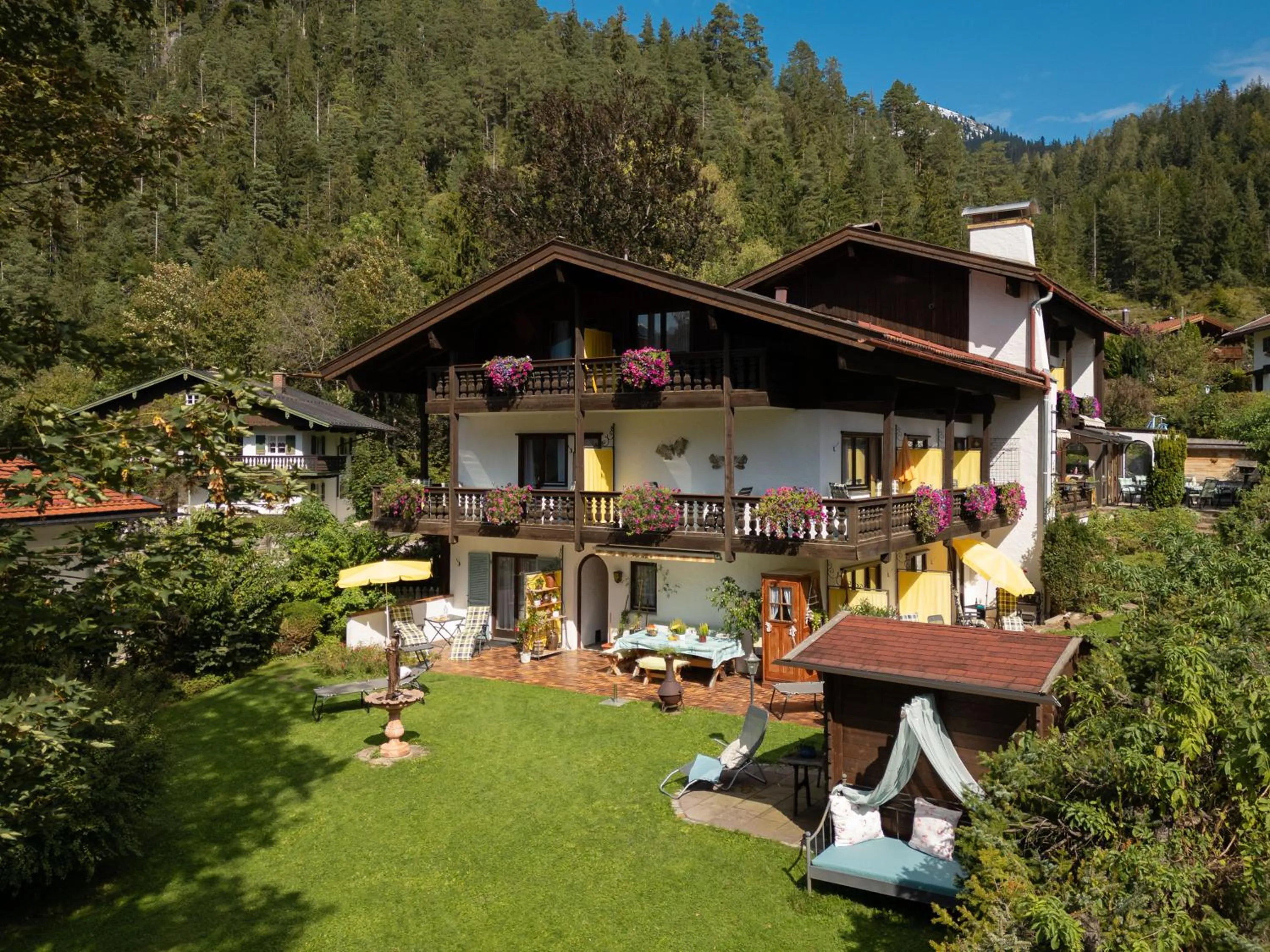 Property building in Hotel Effland -Sauna -Pool