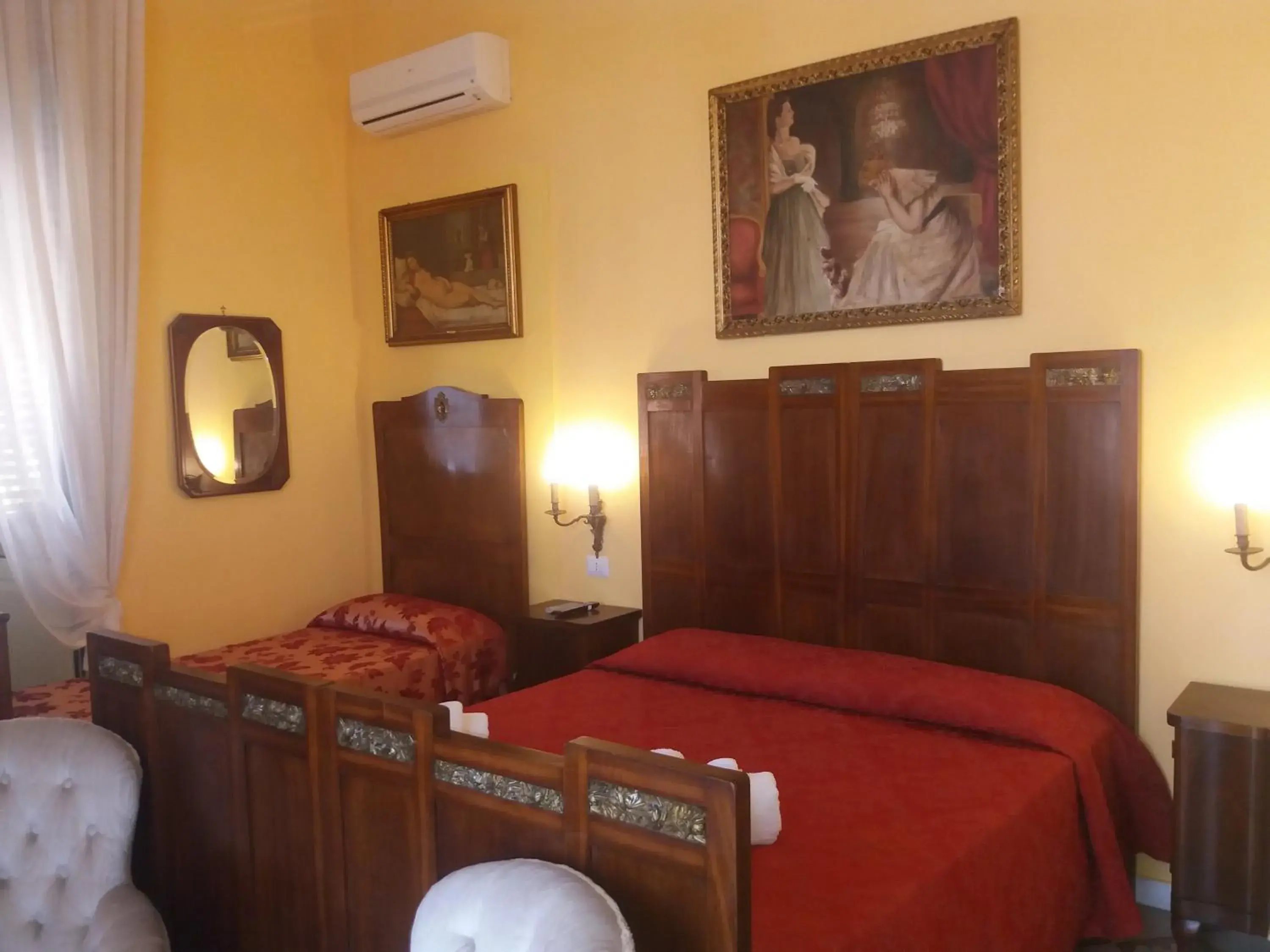 Superior Triple Room with Sea View and Balcony in Antico Palazzo Spinola Superior Triple Room with Sea View and Balcony in Antico Palazzo Spinola