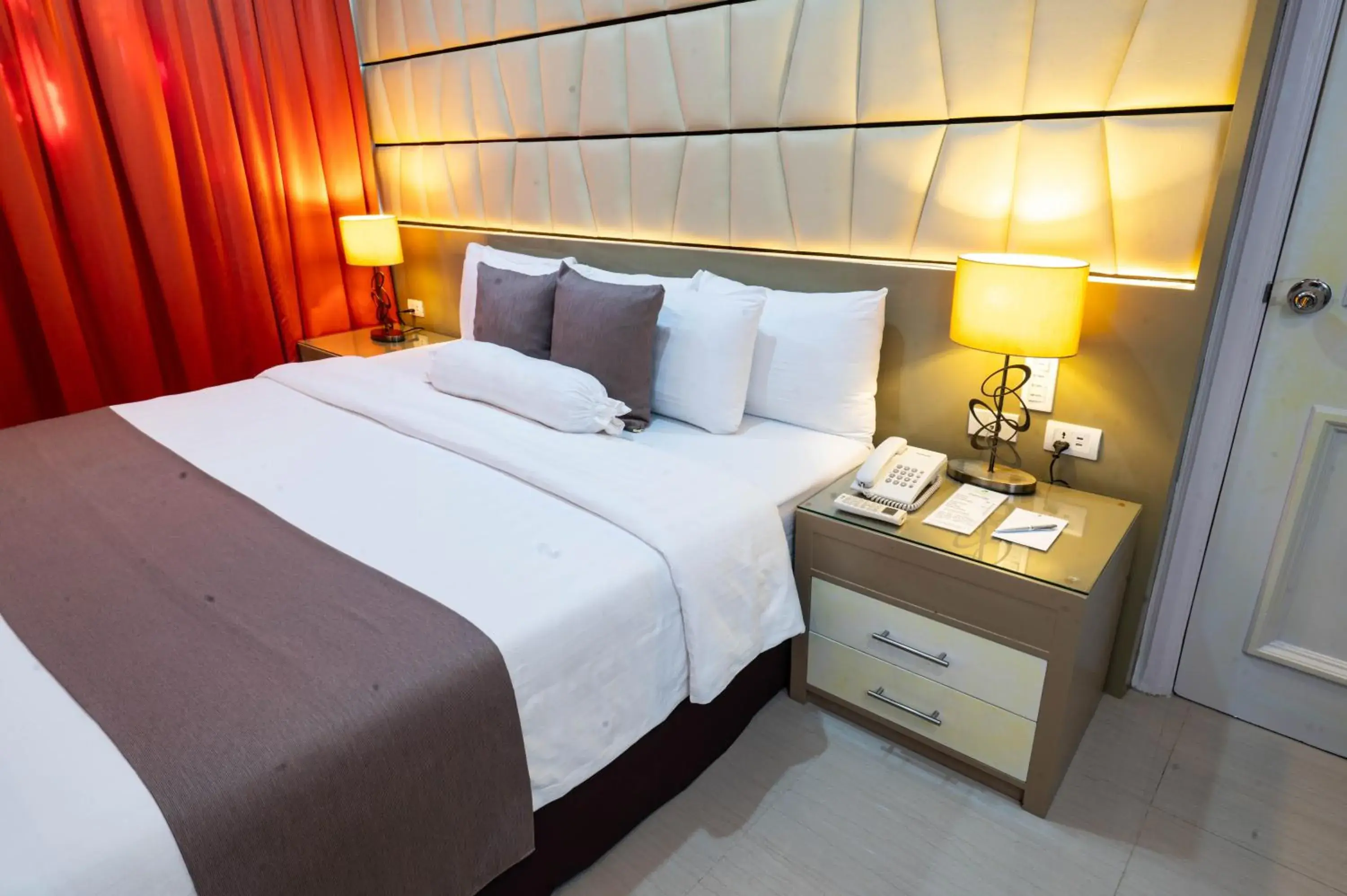 Bed in The Apo View Hotel Bed in The Apo View Hotel