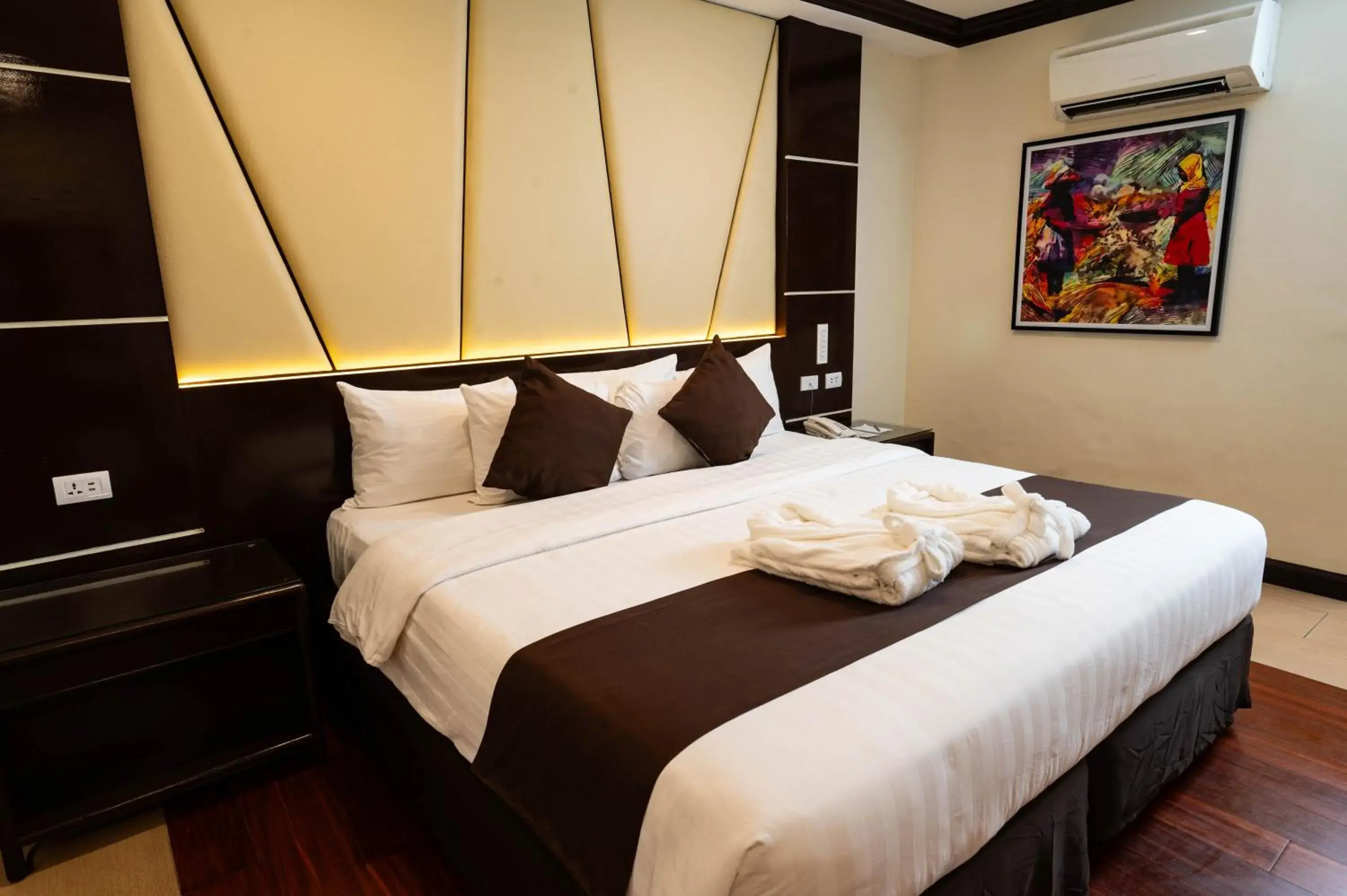 Bedroom, Bed in The Apo View Hotel Bedroom, Bed in The Apo View Hotel