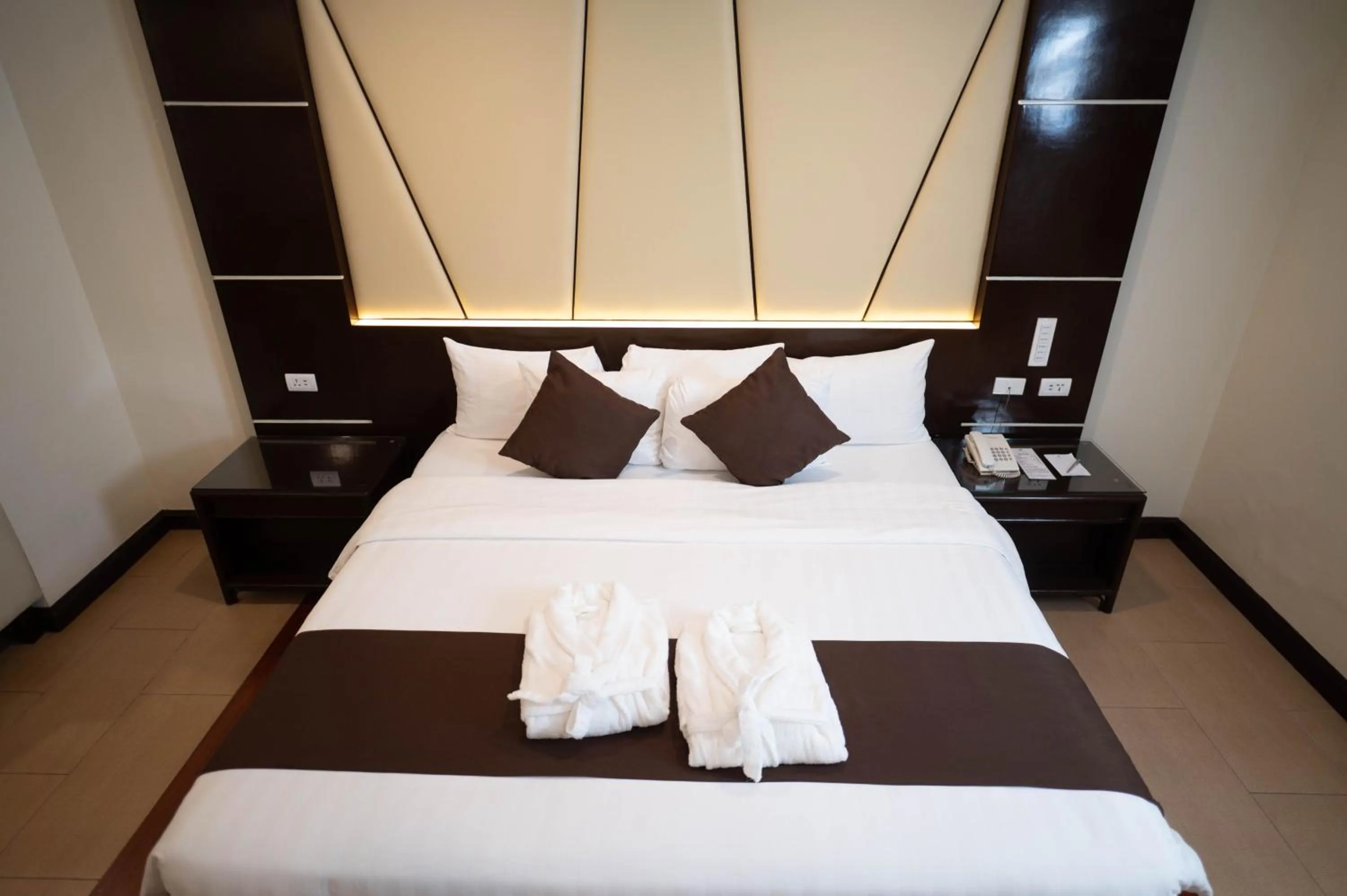 Bedroom, Bed in The Apo View Hotel