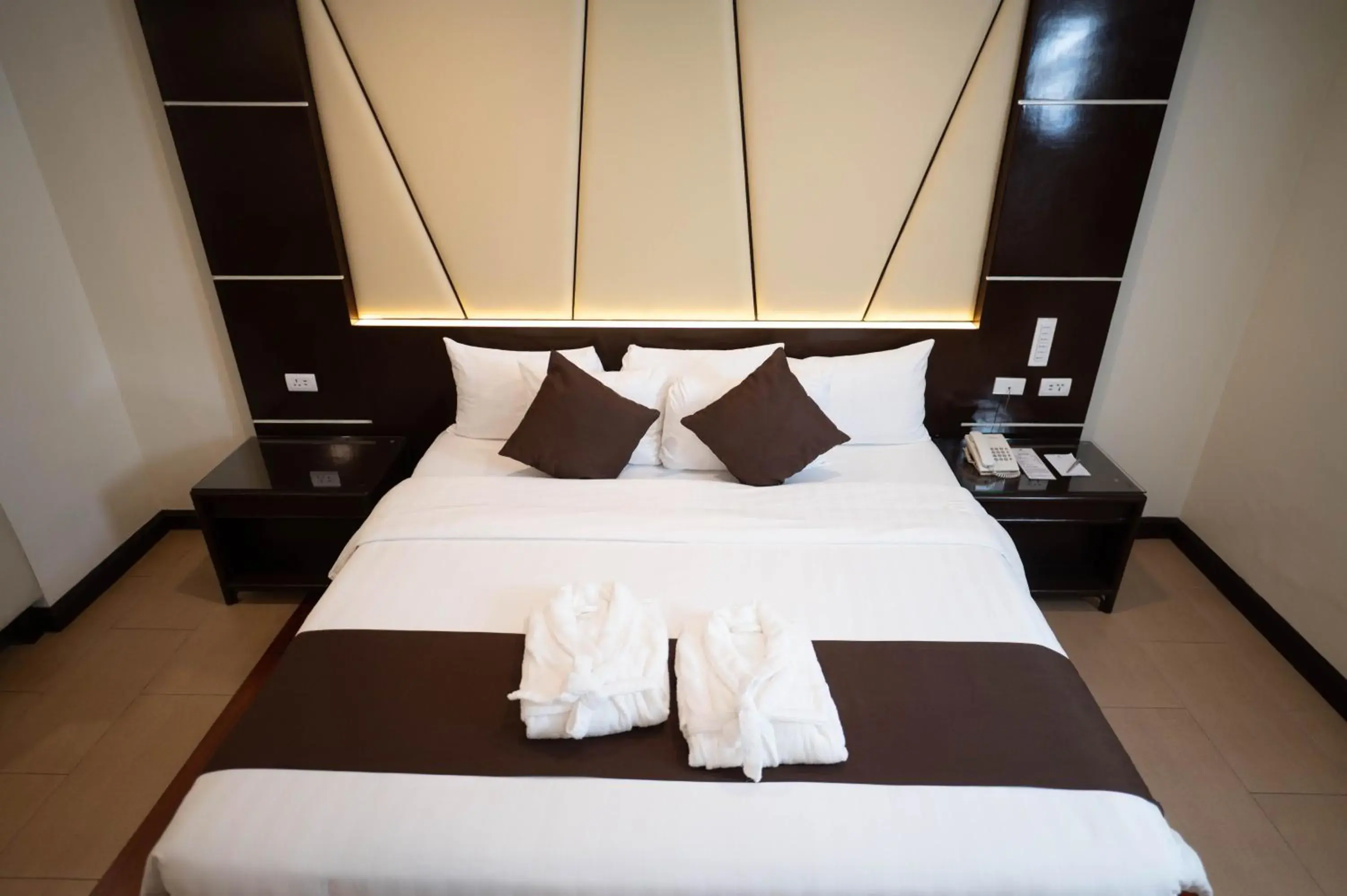 Bedroom, Bed in The Apo View Hotel Bedroom, Bed in The Apo View Hotel