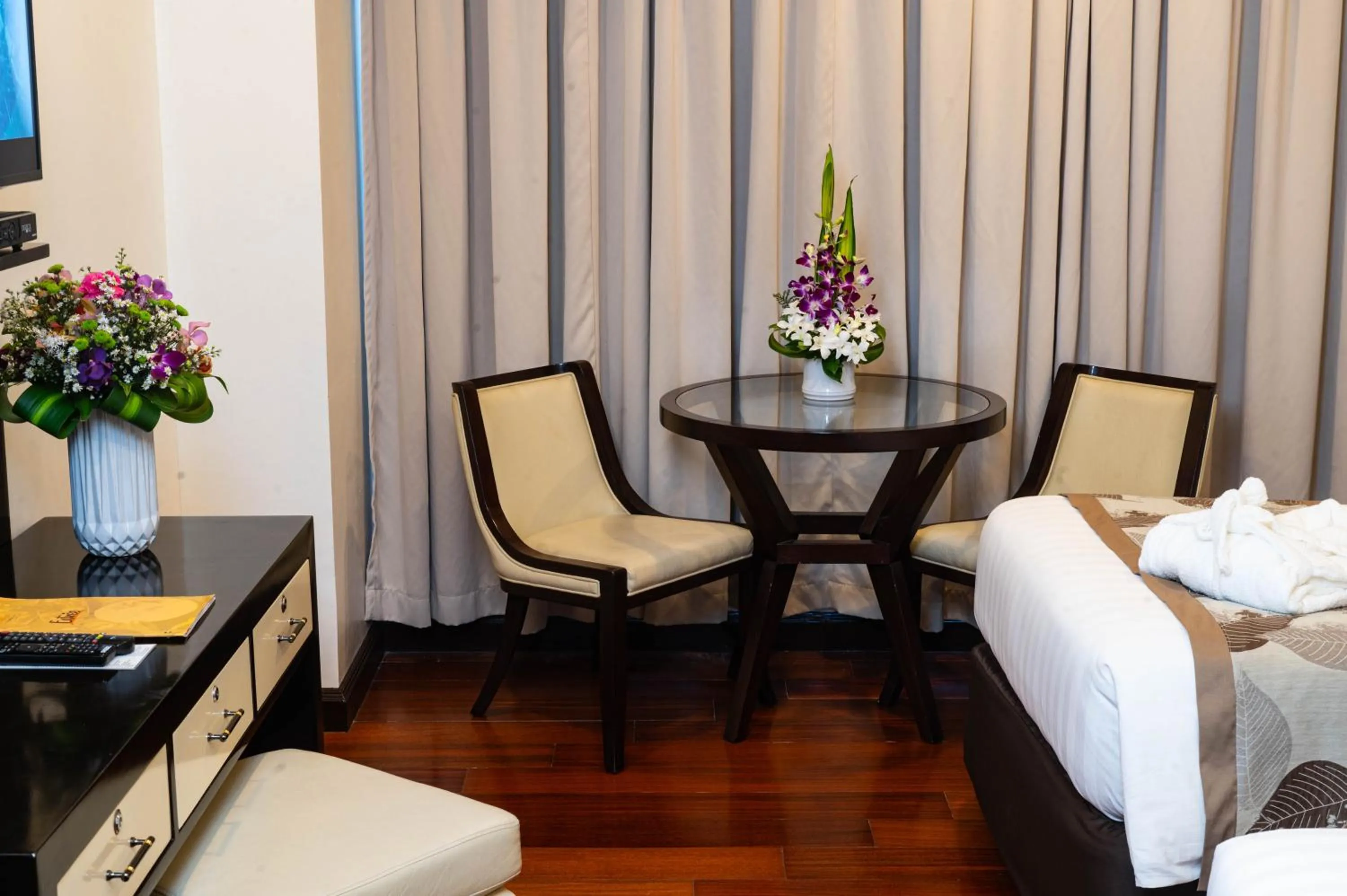 Photo of the whole room, Bed in The Apo View Hotel