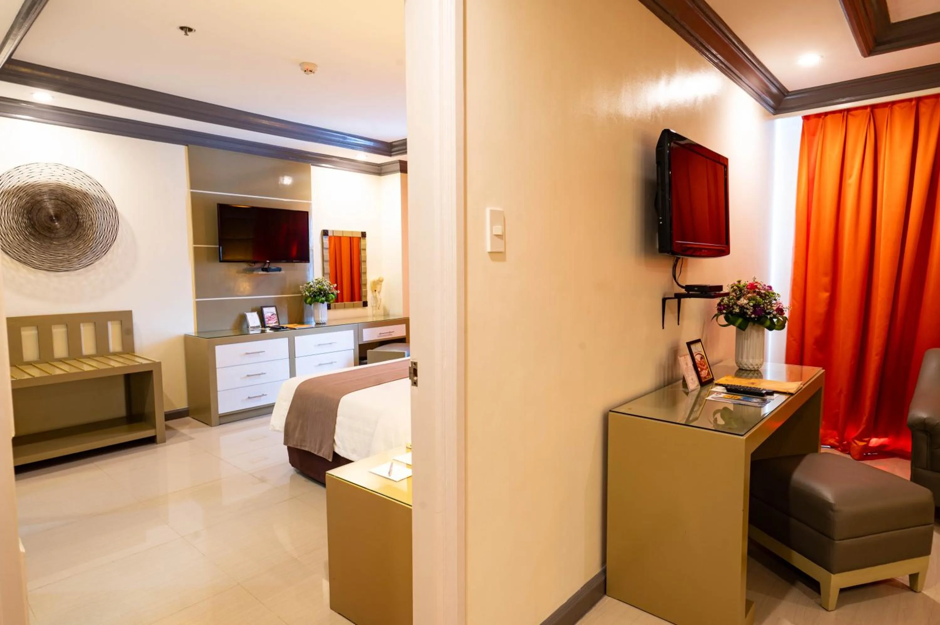 Living room, Bed in The Apo View Hotel