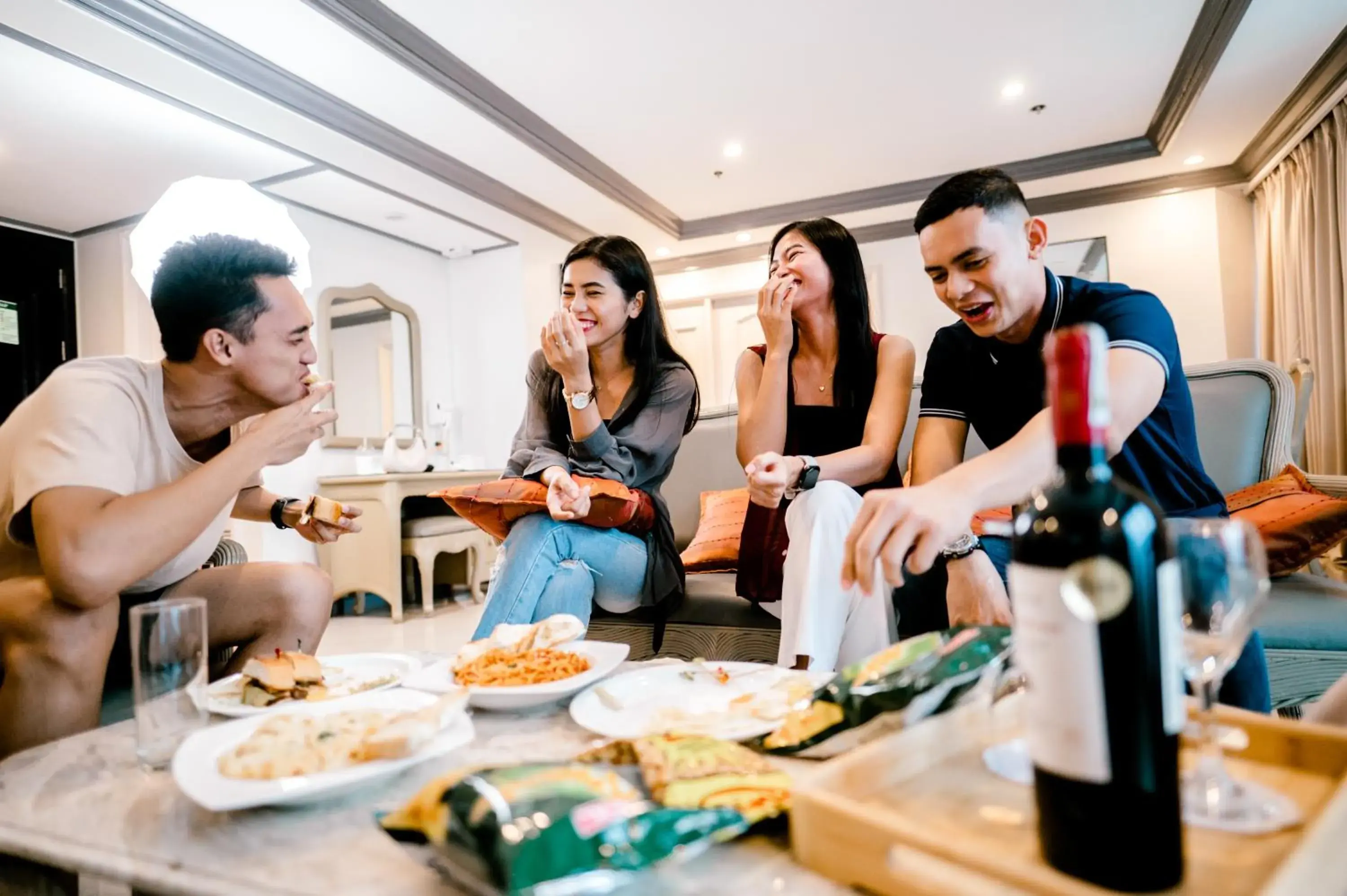 Guests in The Apo View Hotel Guests in The Apo View Hotel